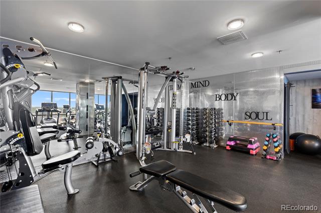 1625 Larimer Street Unit: 2104