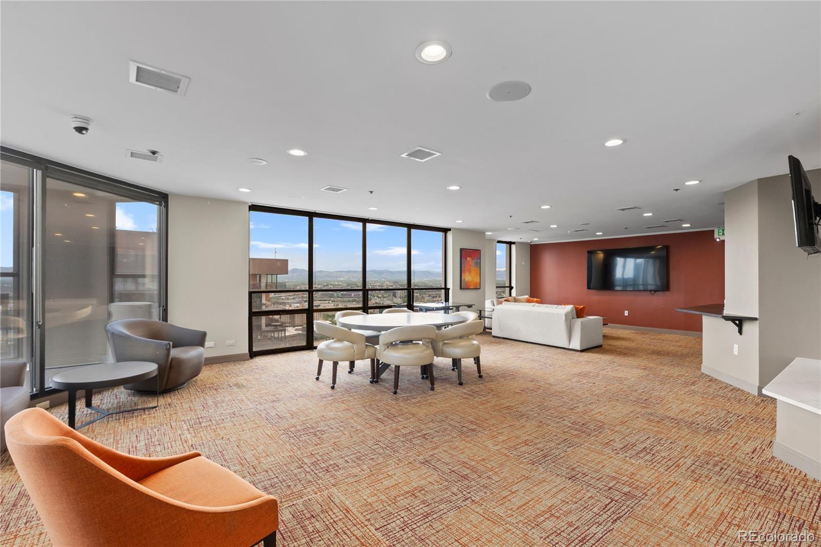 1625 Larimer Street Unit: 2104