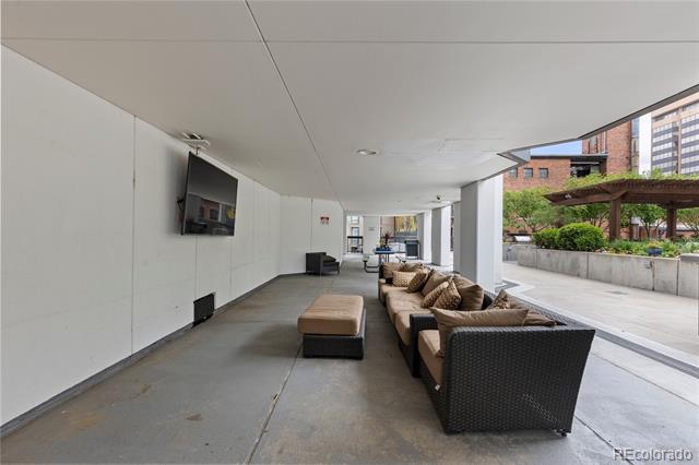 1625 Larimer Street Unit: 2104