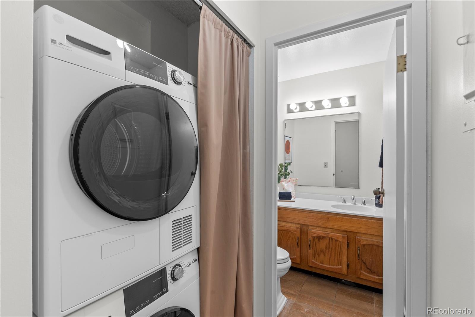 1625 Larimer Street Unit: 2104