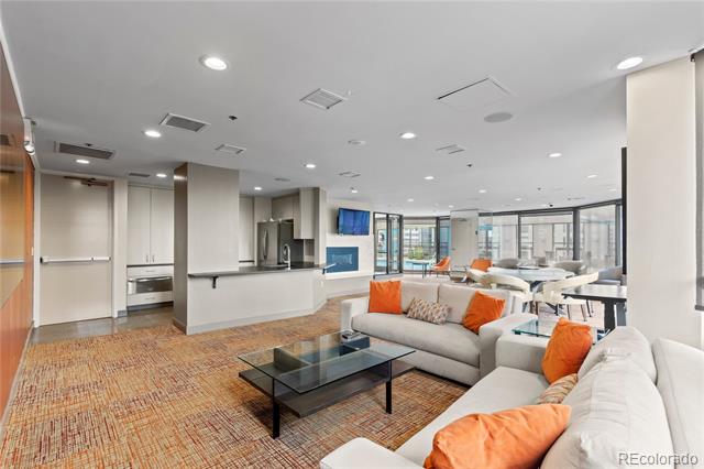 1625 Larimer Street Unit: 2104