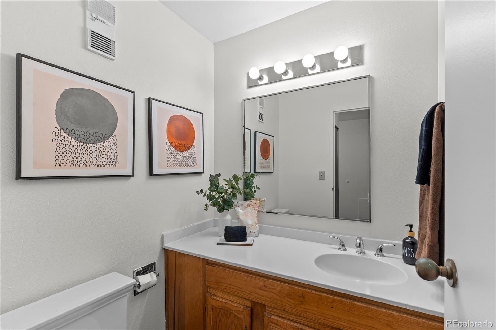 1625 Larimer Street Unit: 2104