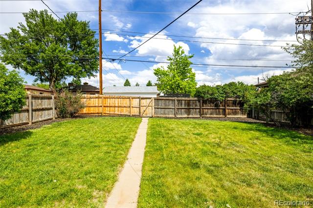 852 Poplar Street