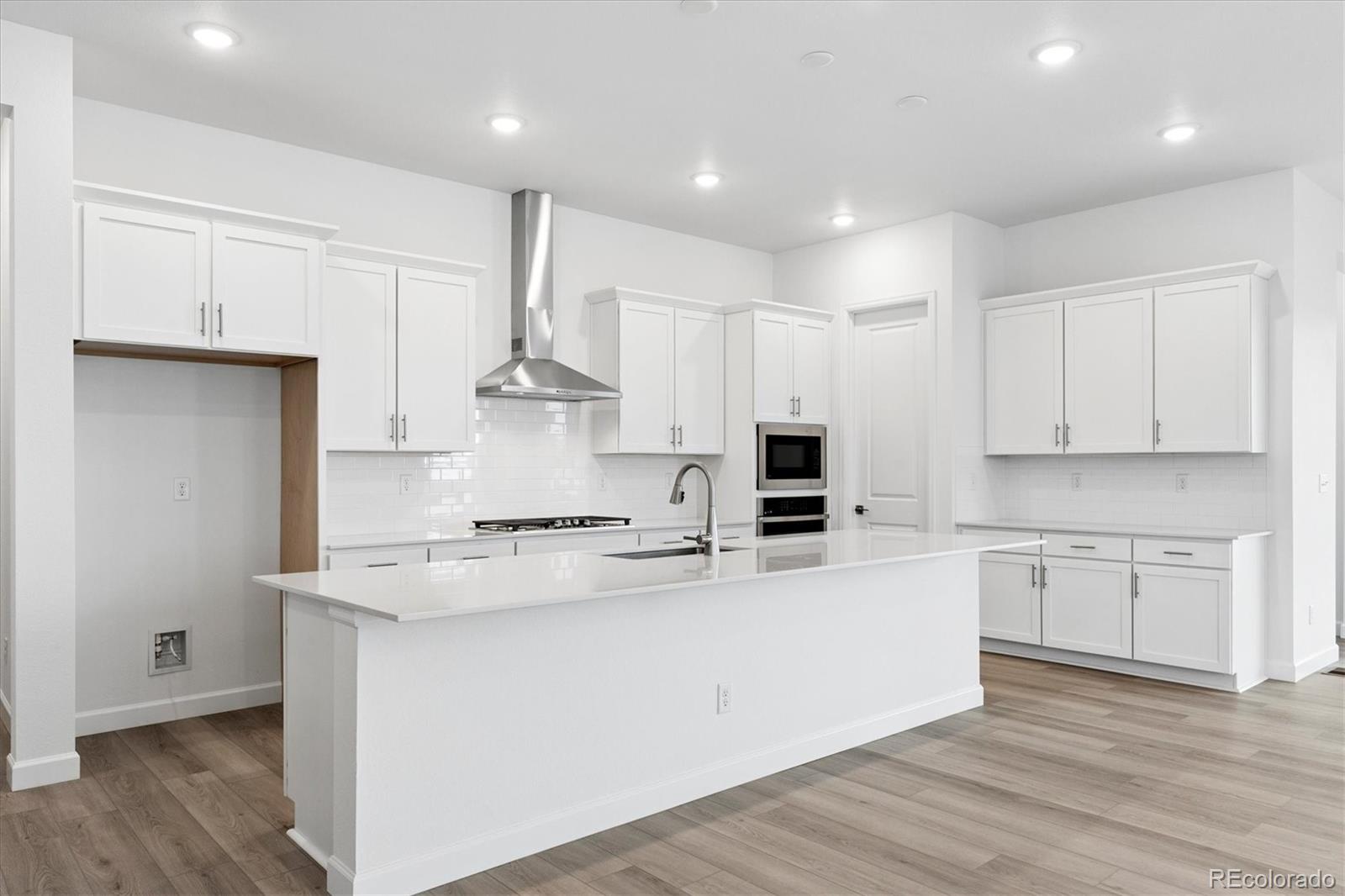 1693 Green Fern Point