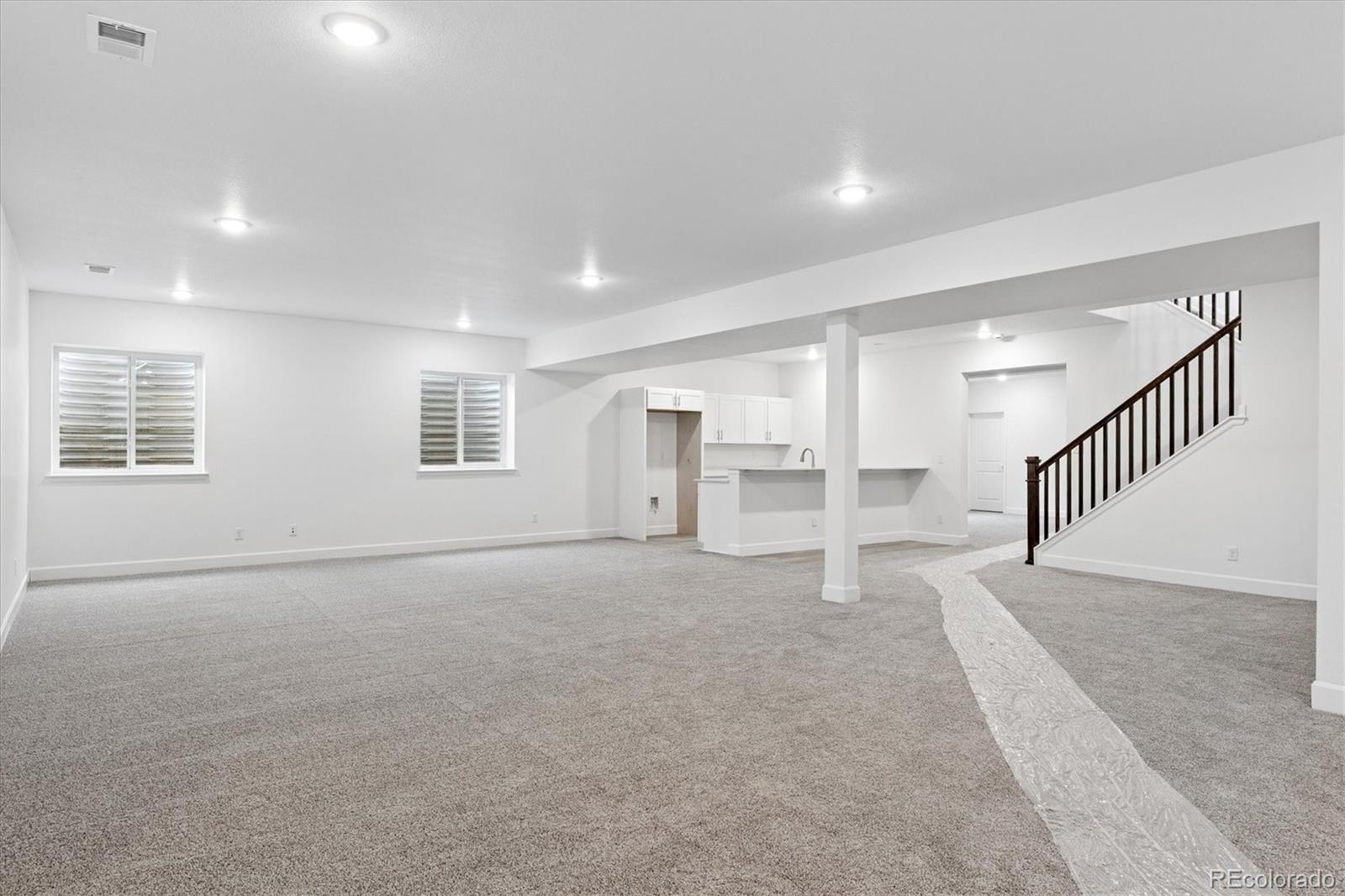 1693 Green Fern Point