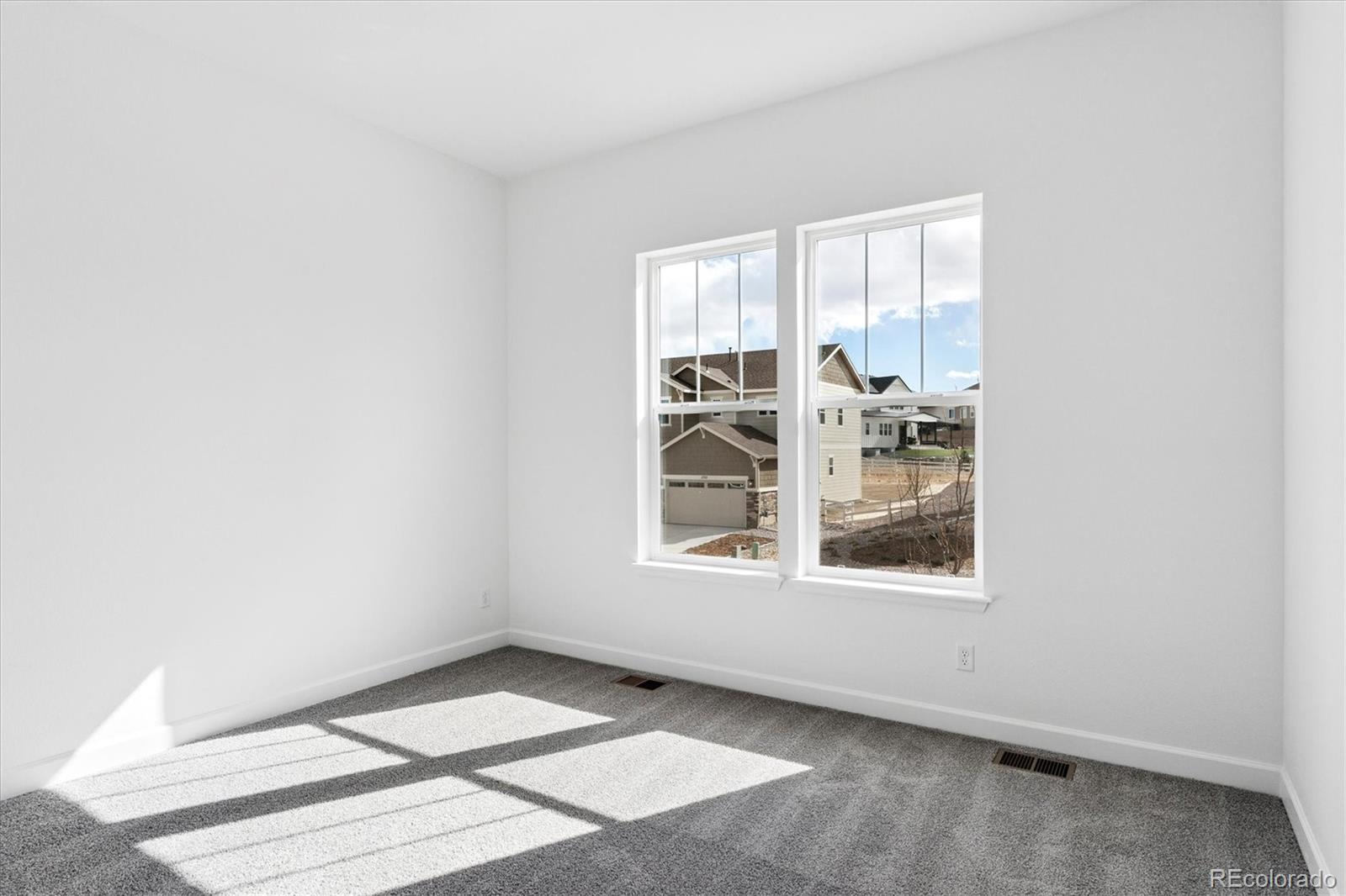 1693 Green Fern Point