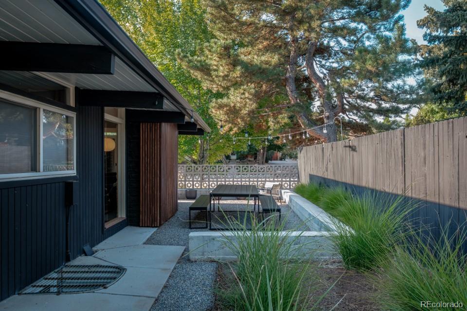4721 E Idaho Place