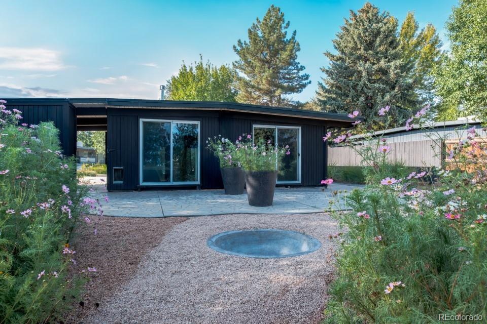 4721 E Idaho Place