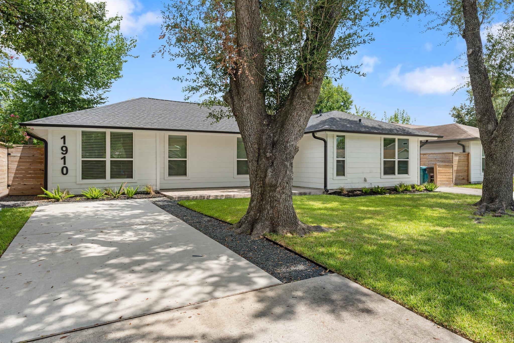 1910 Lynnview Drive