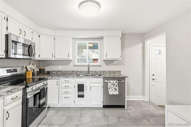2258-2268 W Maplewood Avenue
