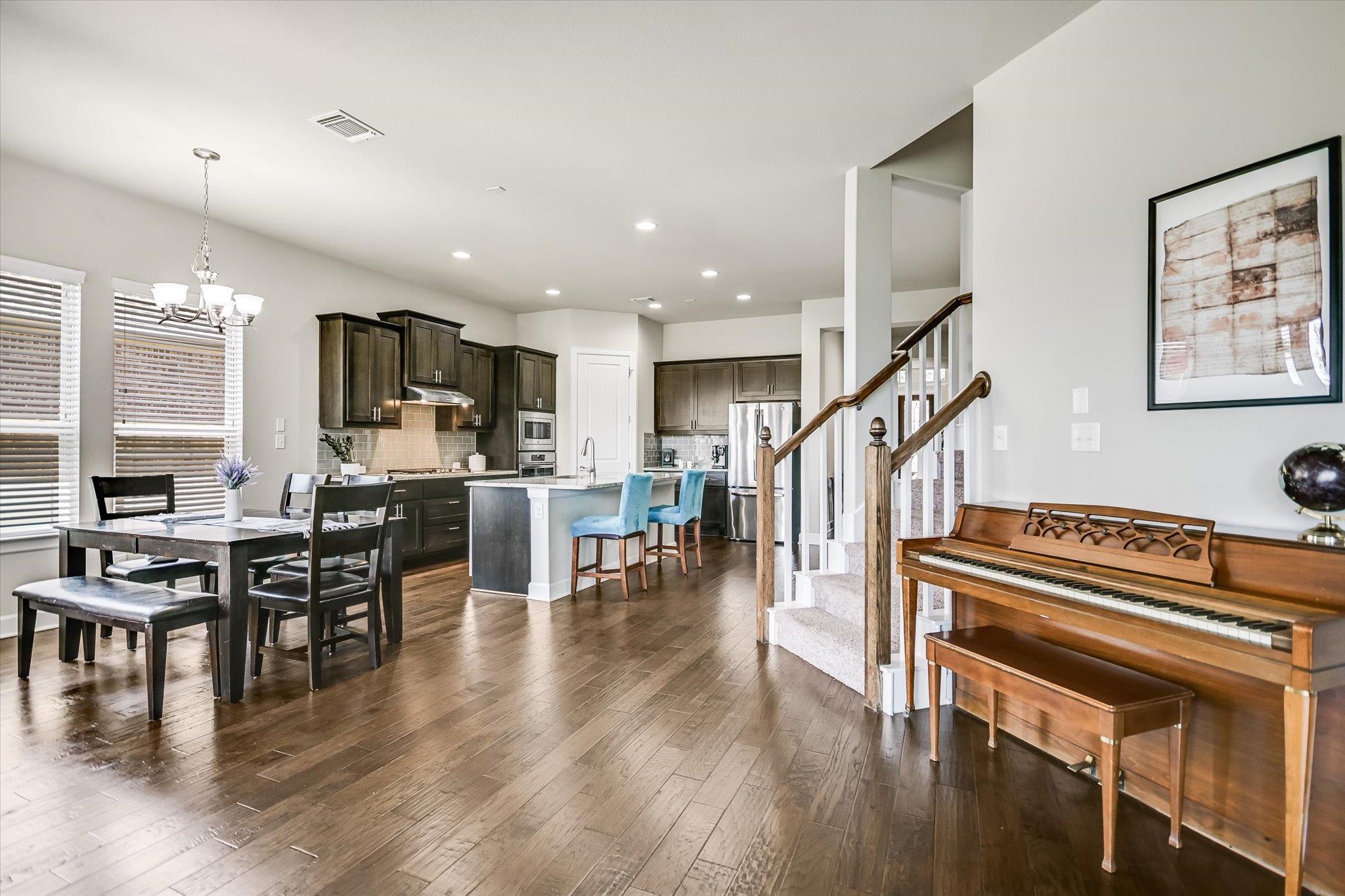 3236 Hidalgo LOOP