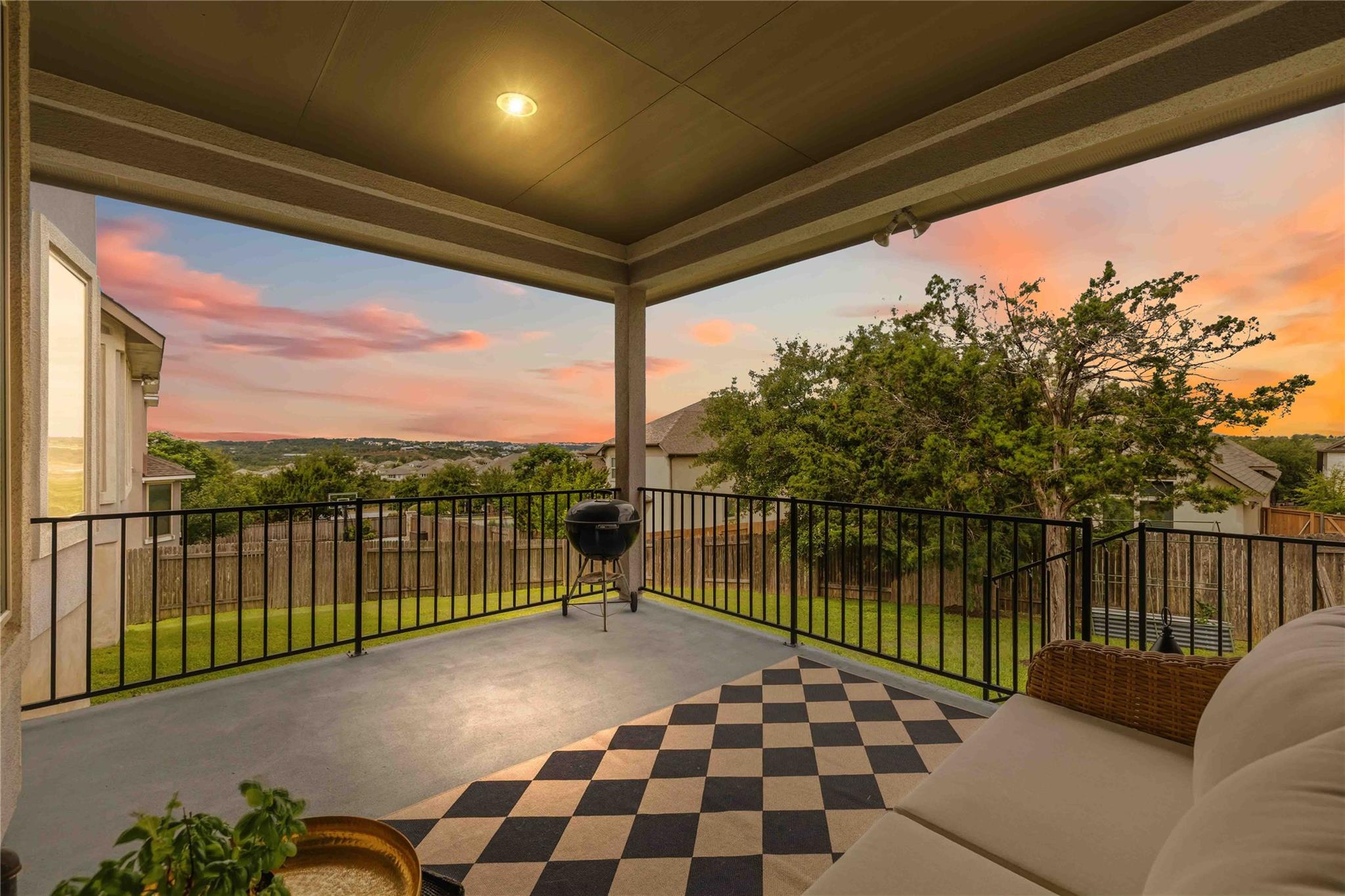 15612 Cabrillo WAY