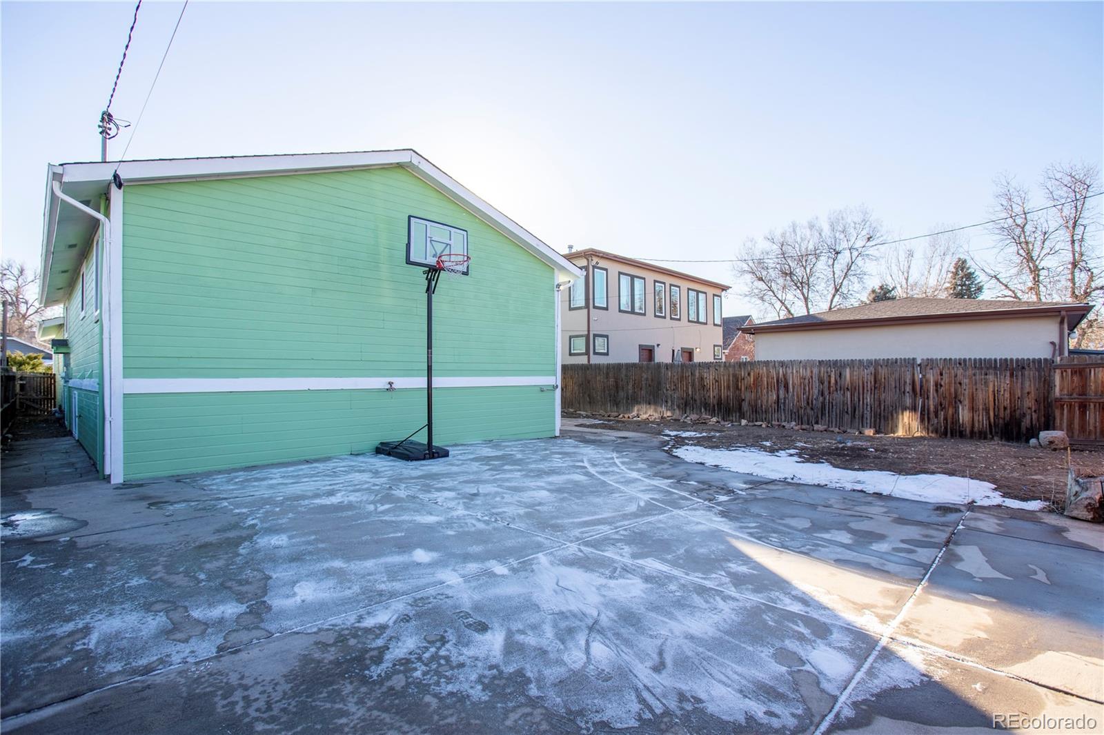 1415 W Dakota Avenue