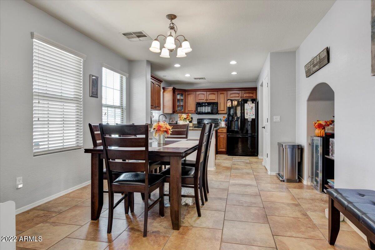 2983 E HARRISON Street