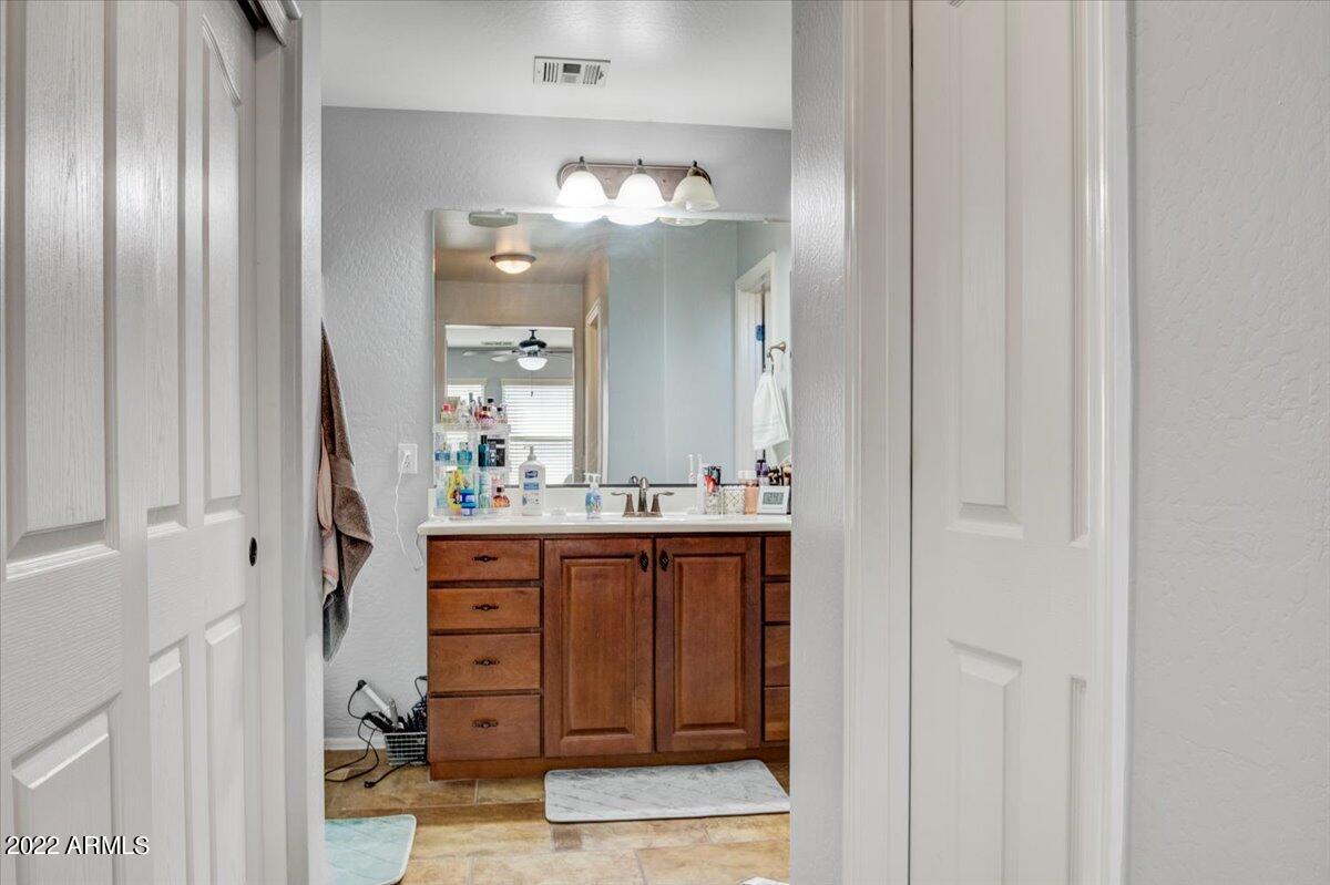 2983 E HARRISON Street