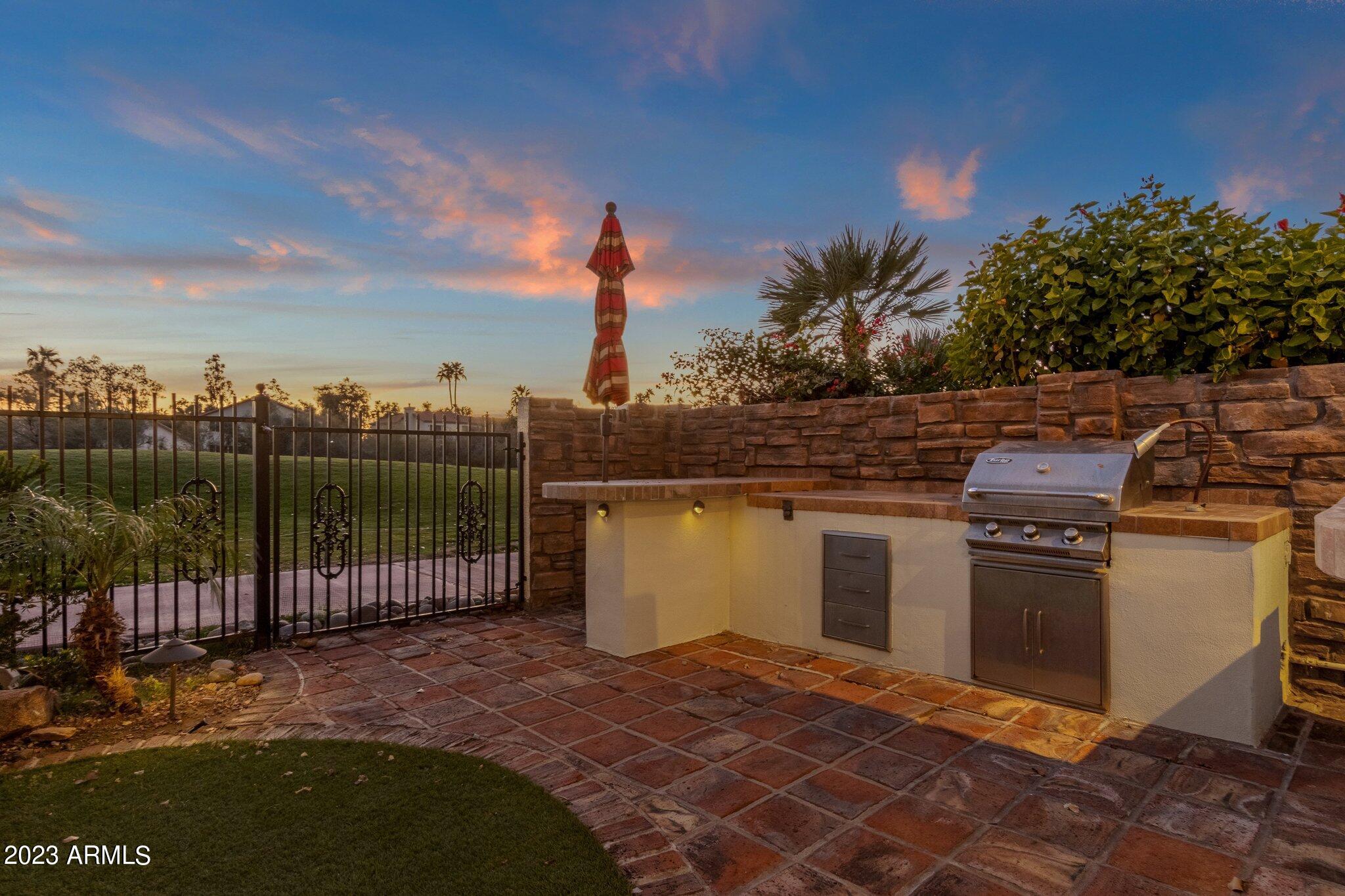 5019 E LA MIRADA Way