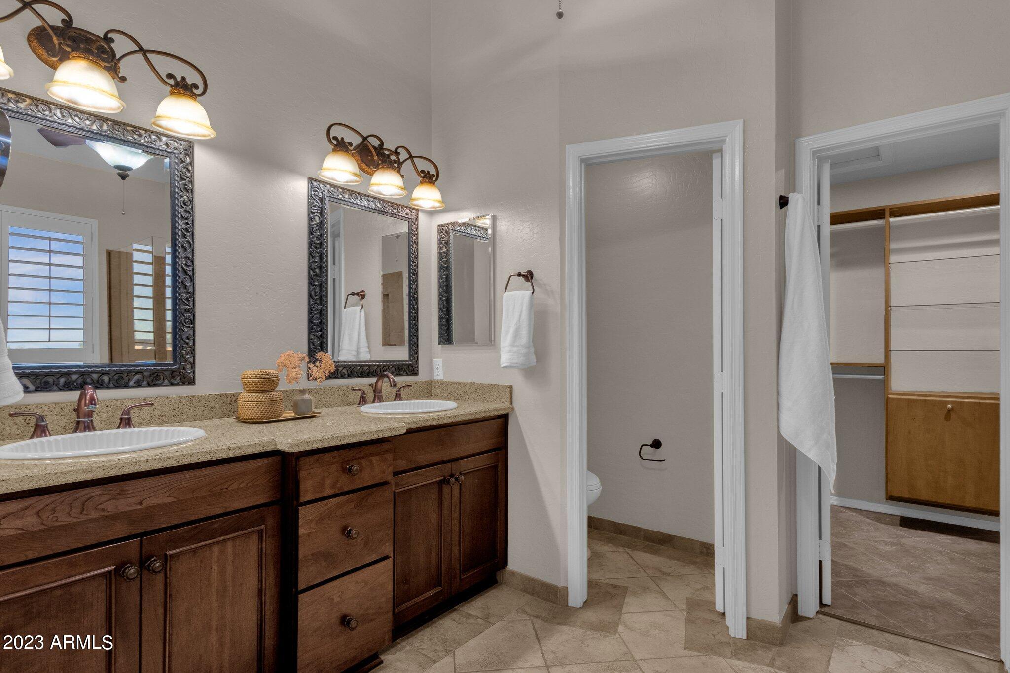 5019 E LA MIRADA Way