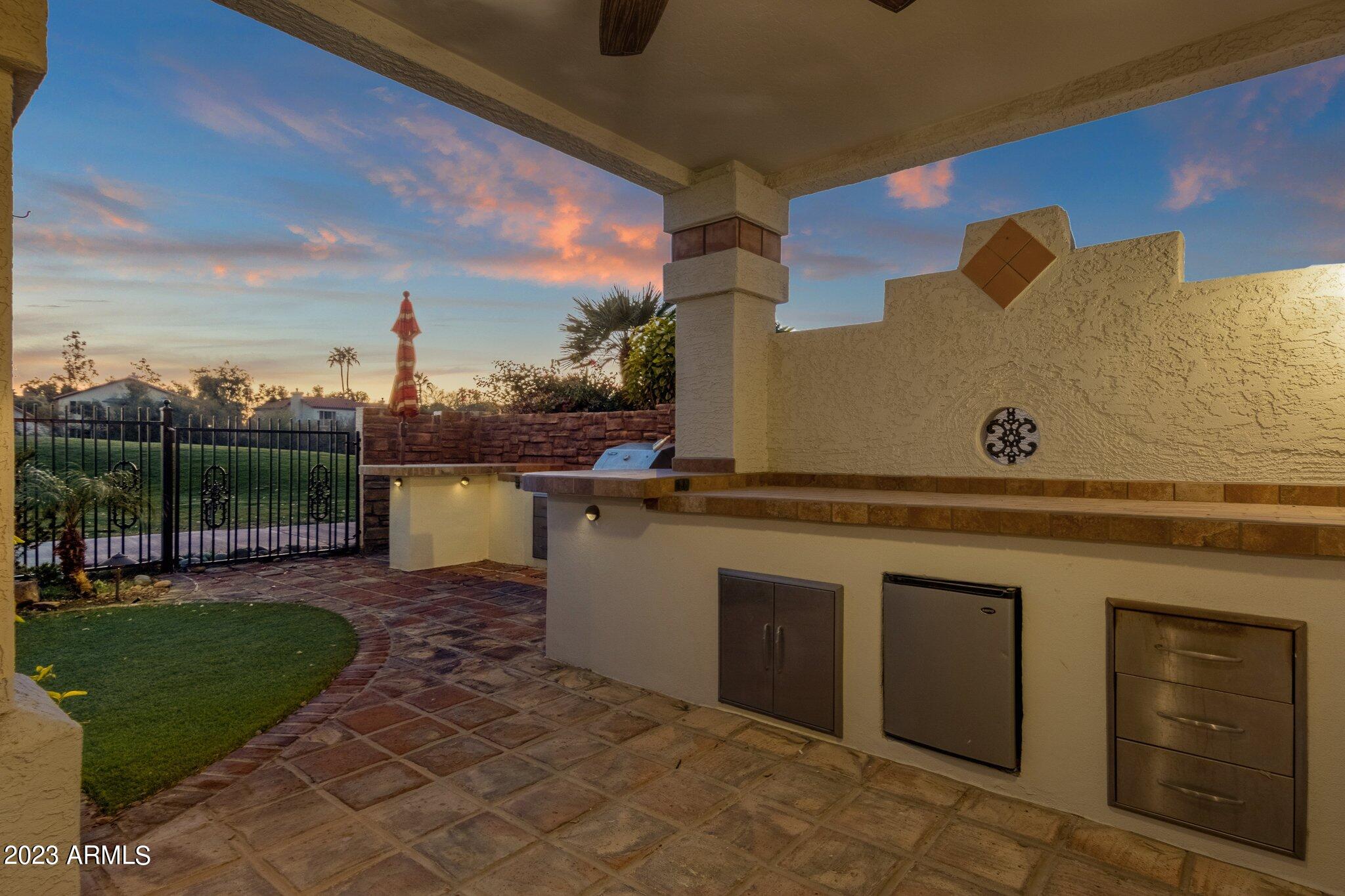 5019 E LA MIRADA Way