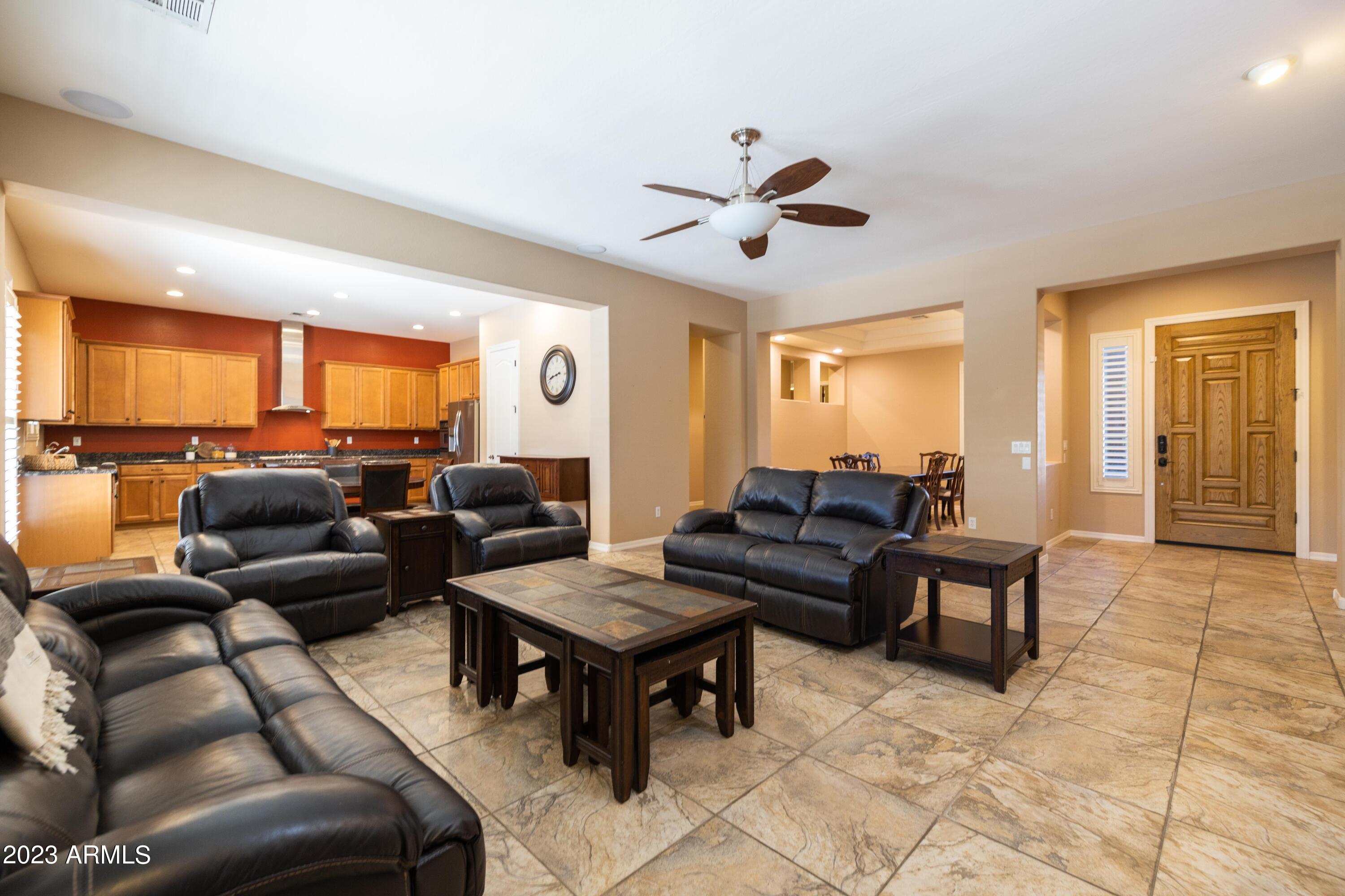 2089 E LYNX Place