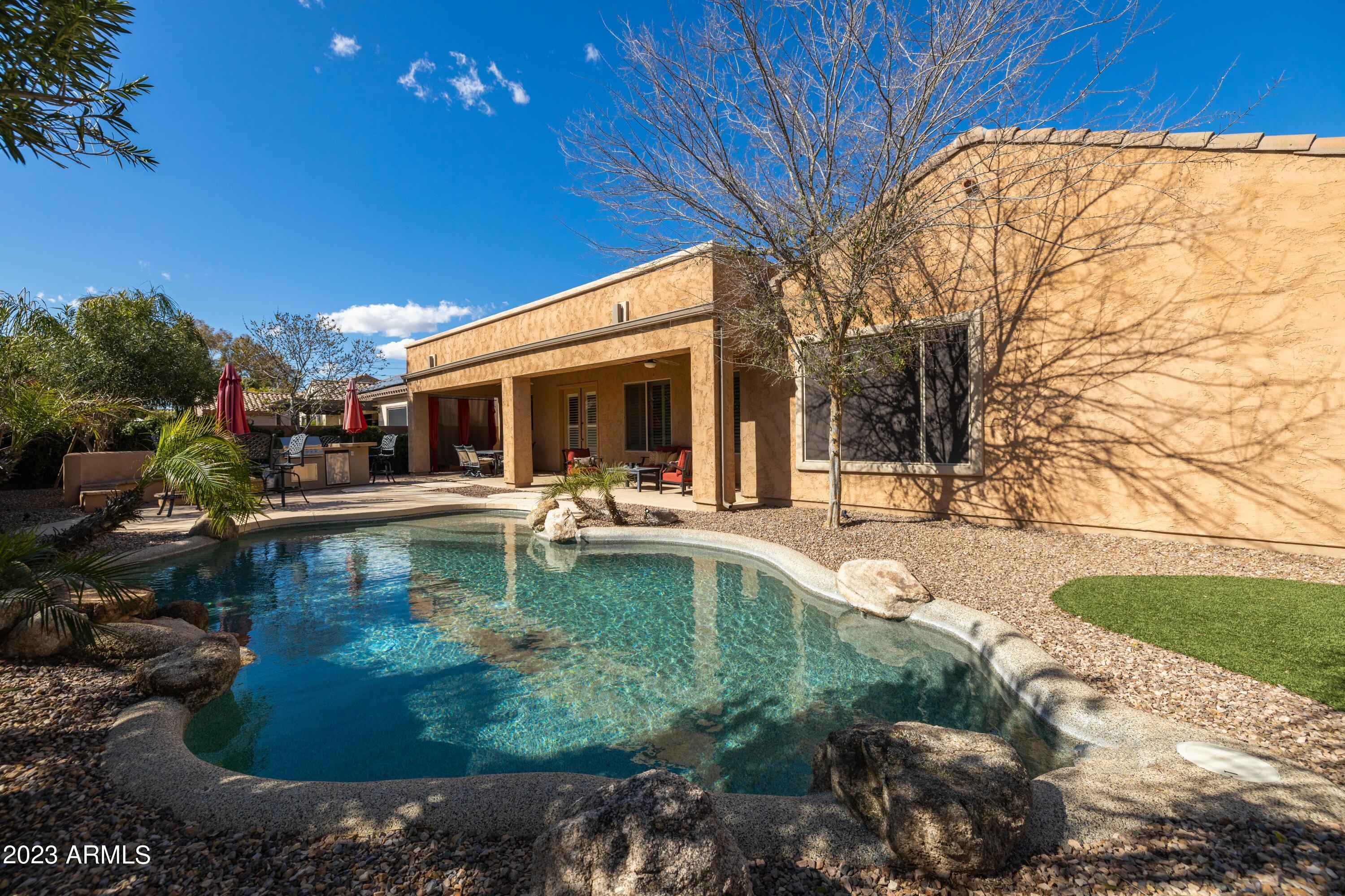 2089 E LYNX Place