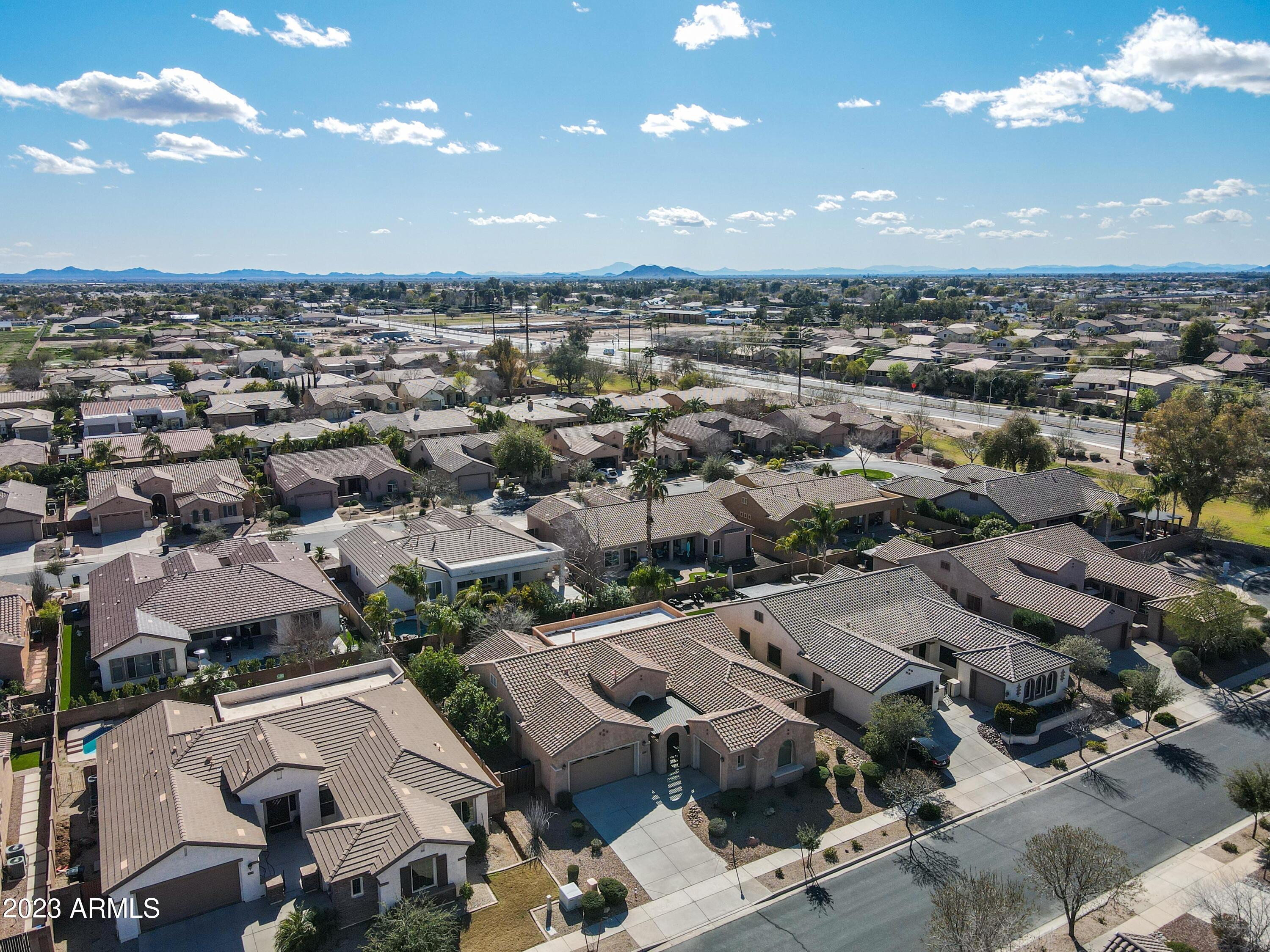 2089 E LYNX Place