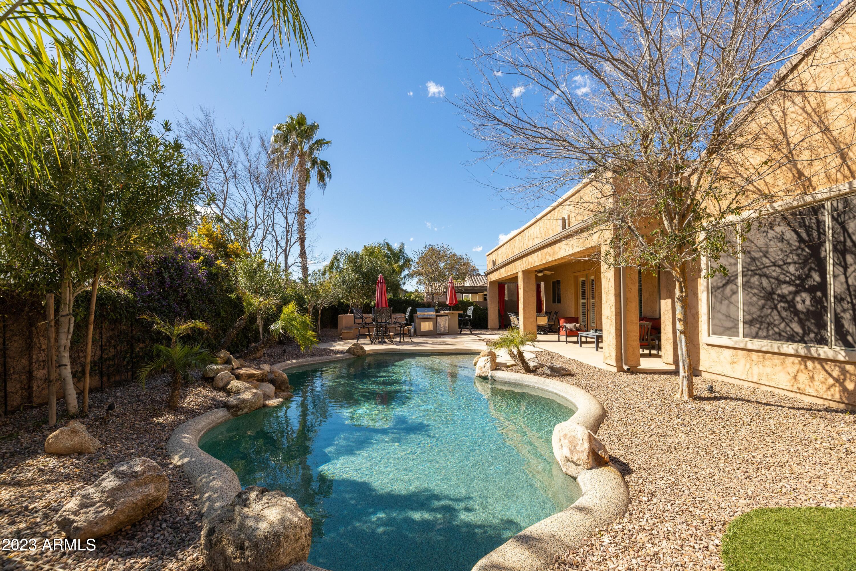 2089 E LYNX Place