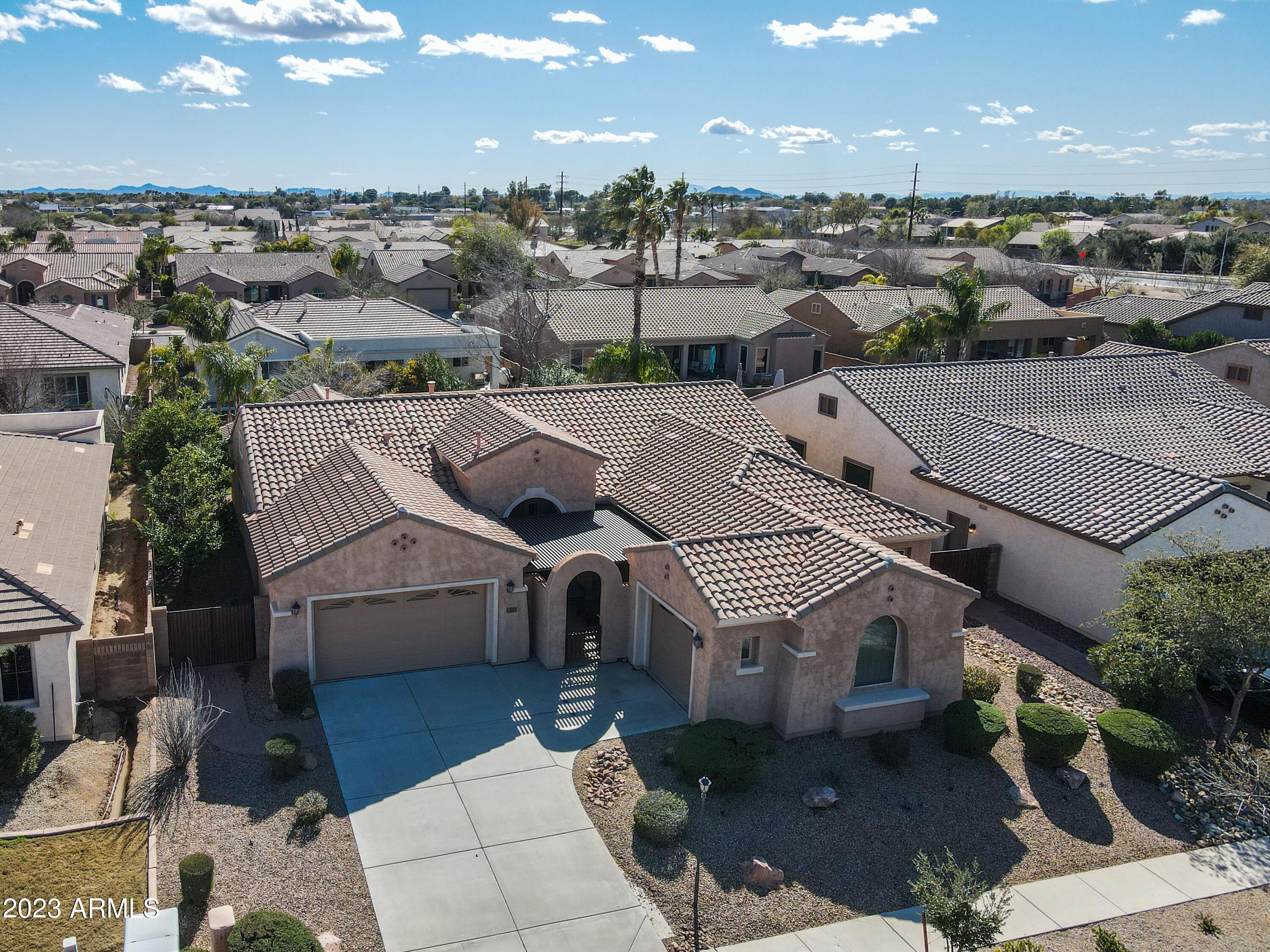 2089 E LYNX Place