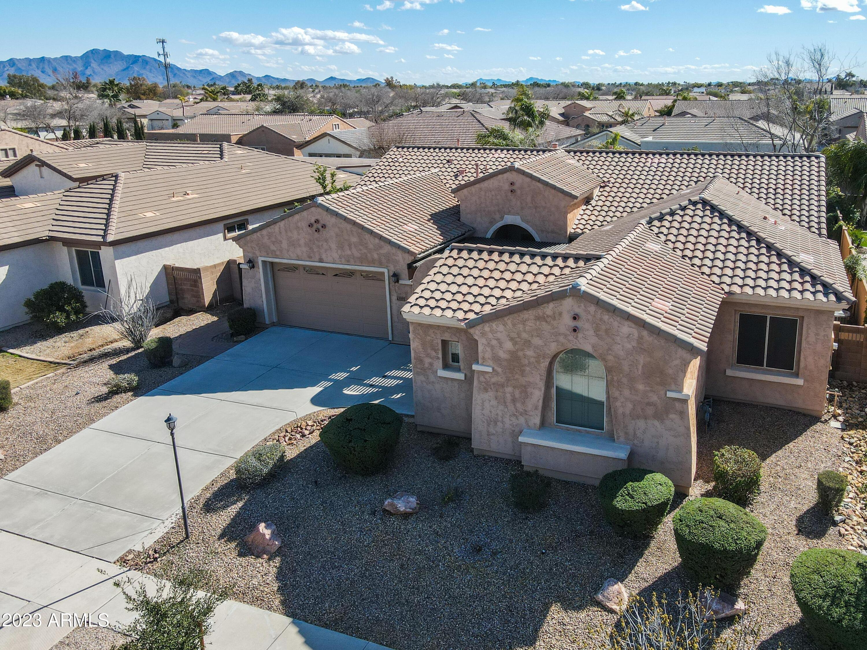 2089 E LYNX Place
