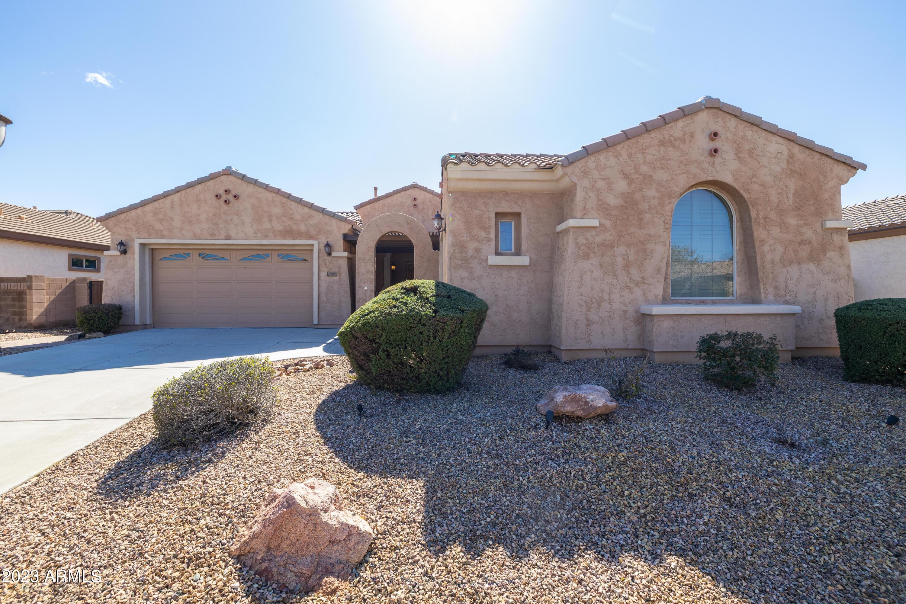 2089 E LYNX Place