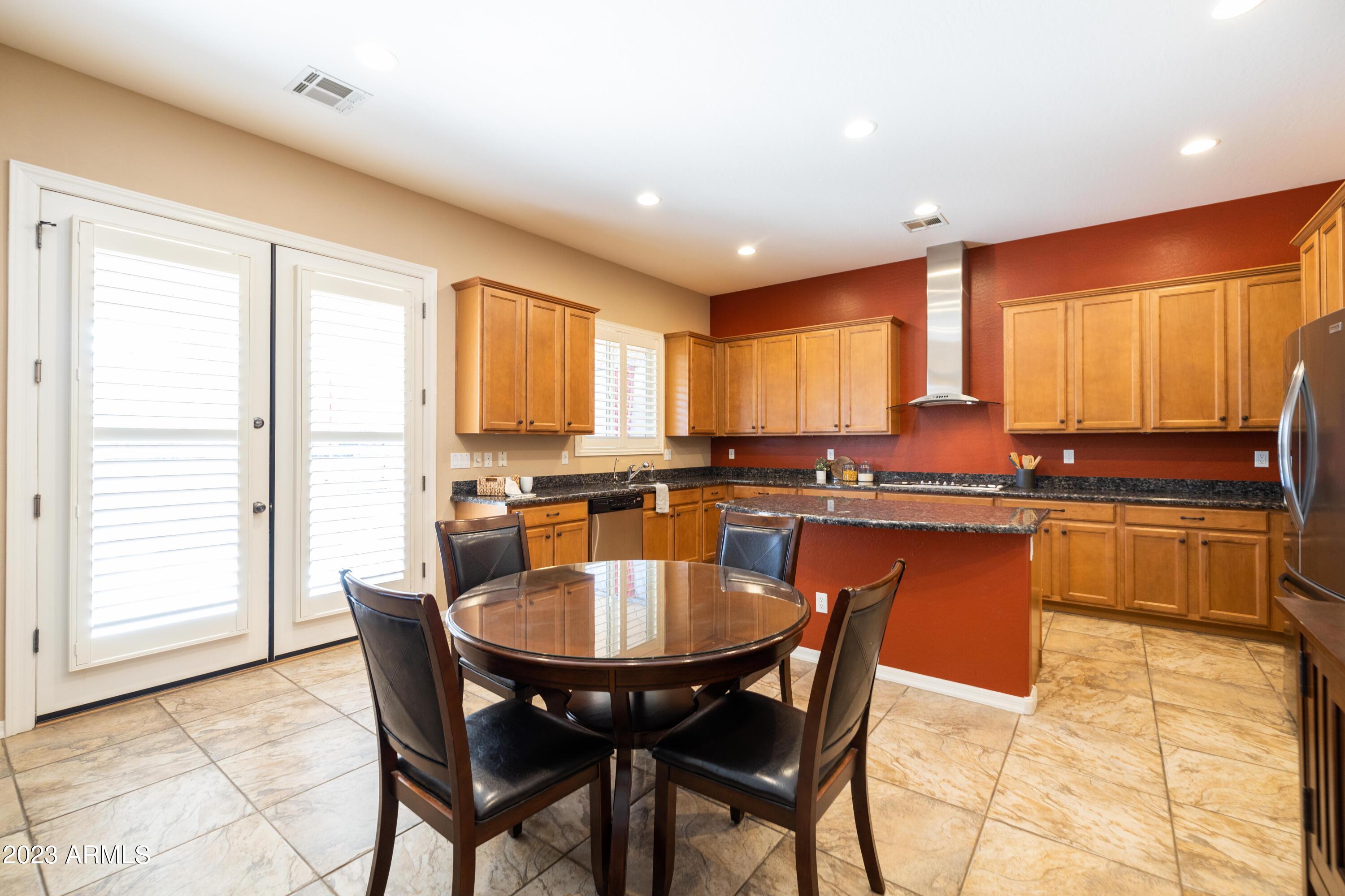 2089 E LYNX Place