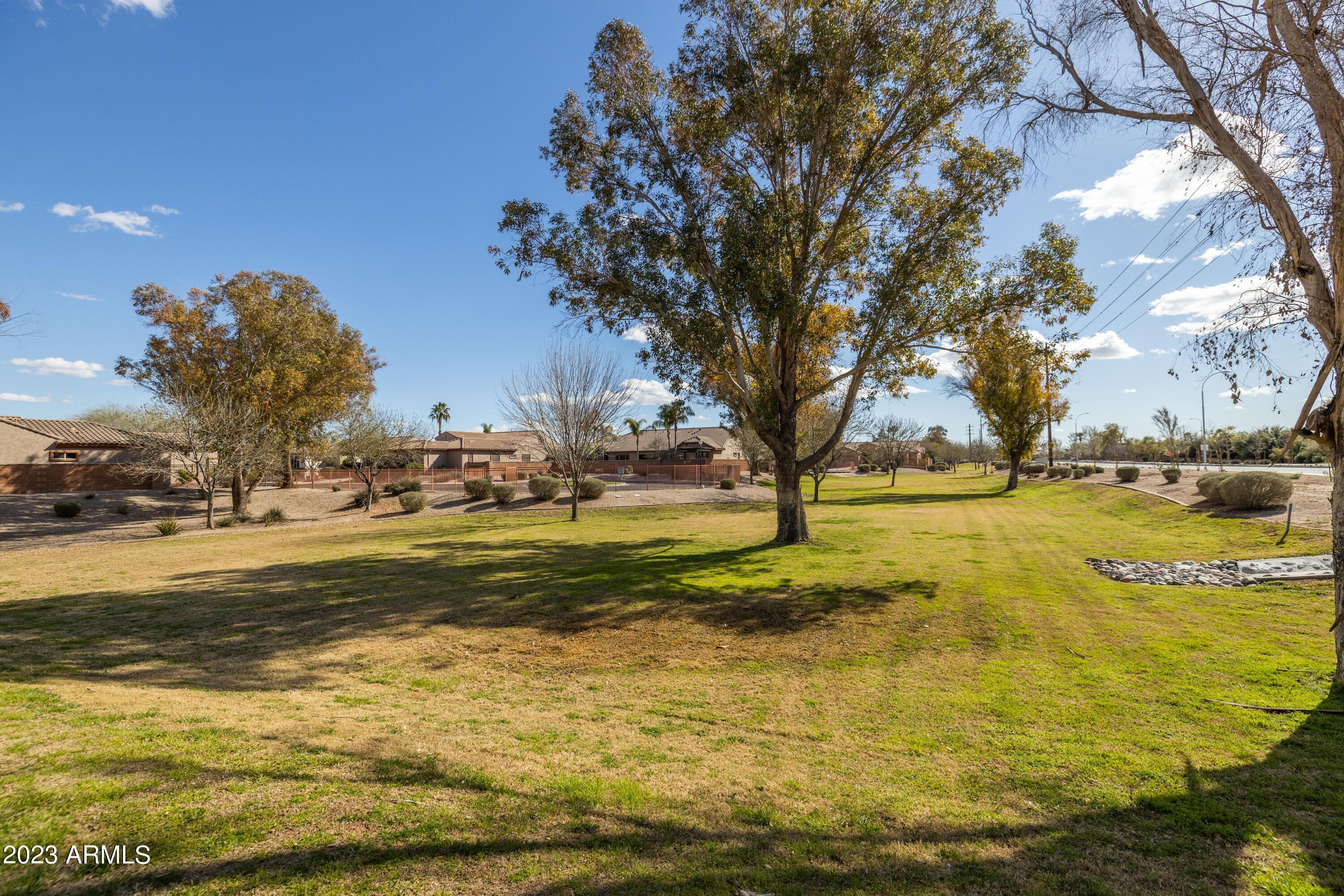 2089 E LYNX Place