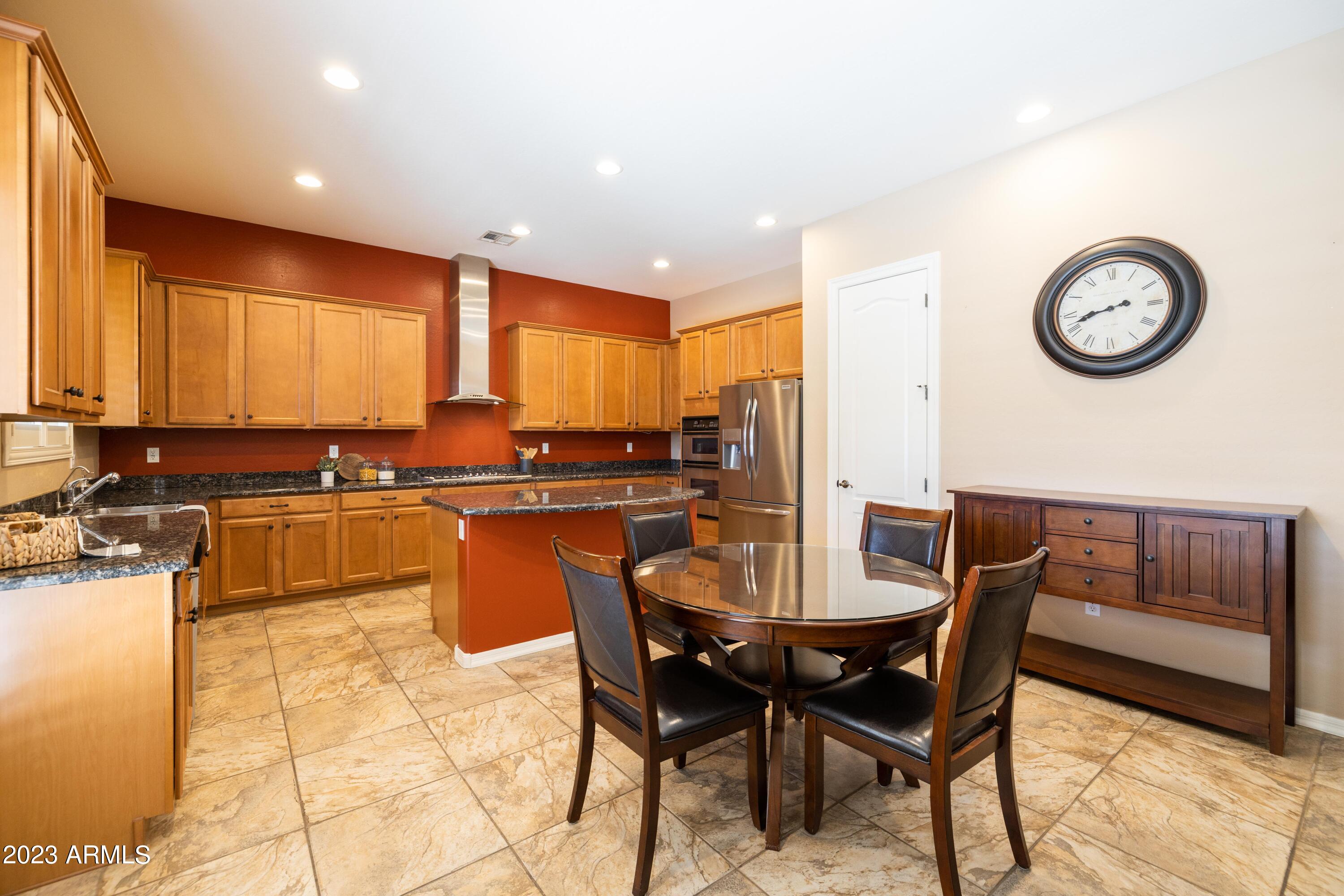 2089 E LYNX Place