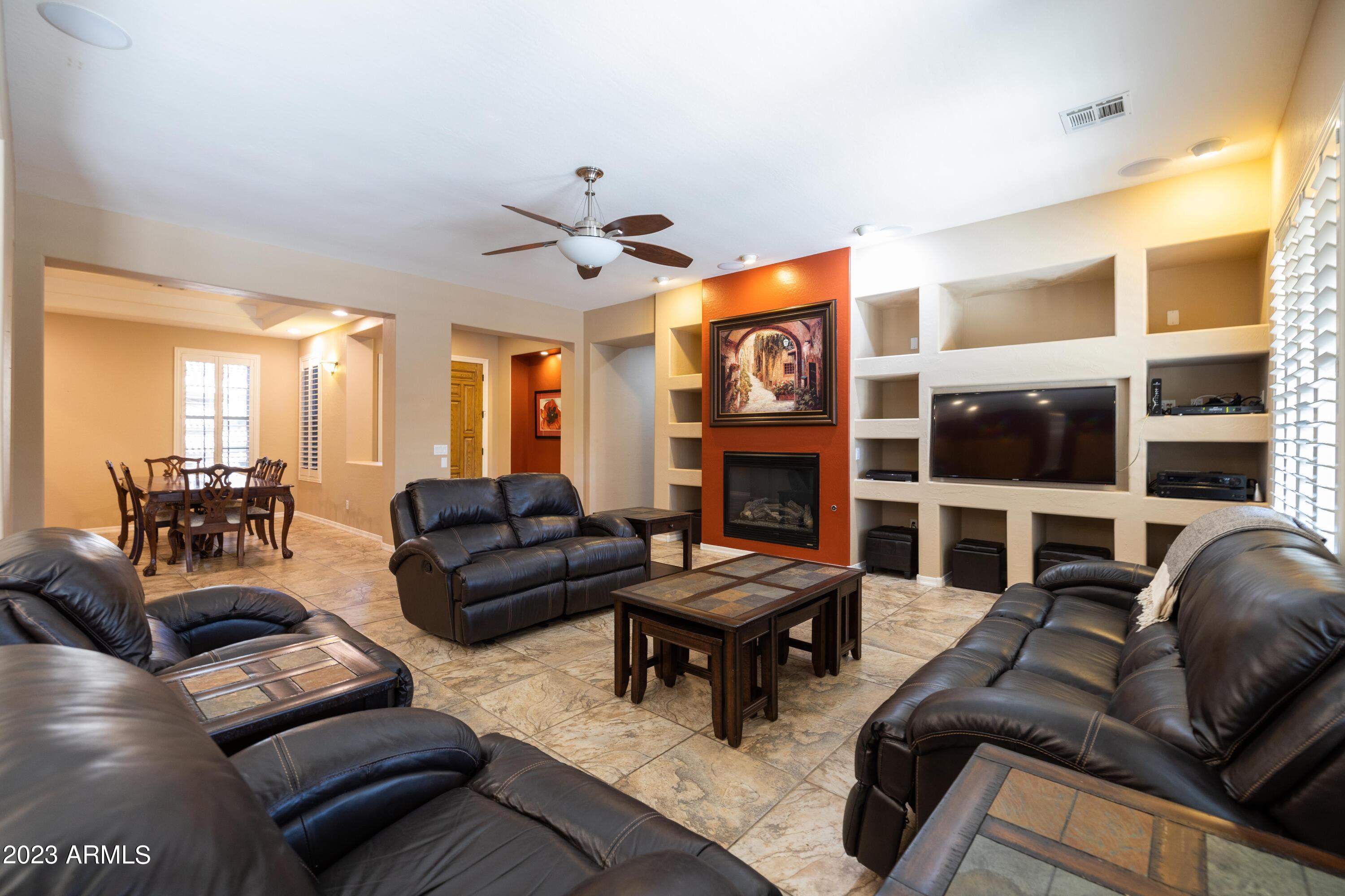 2089 E LYNX Place