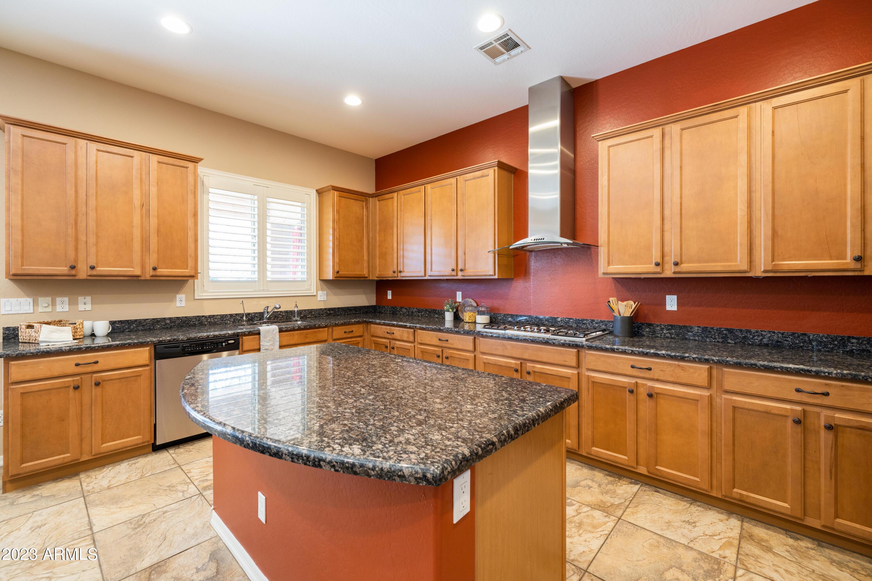 2089 E LYNX Place