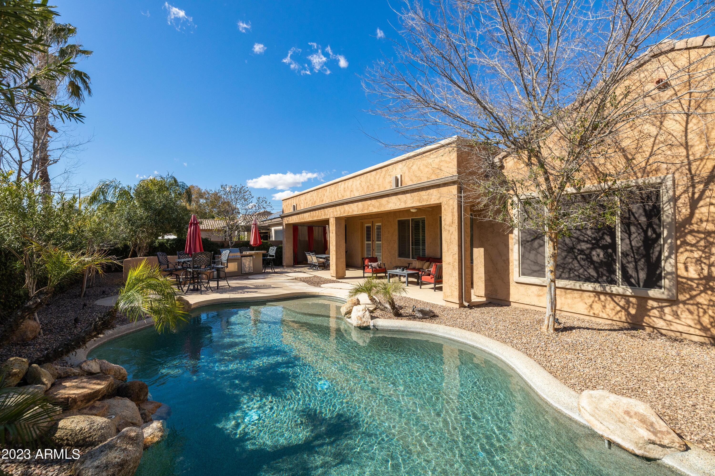 2089 E LYNX Place