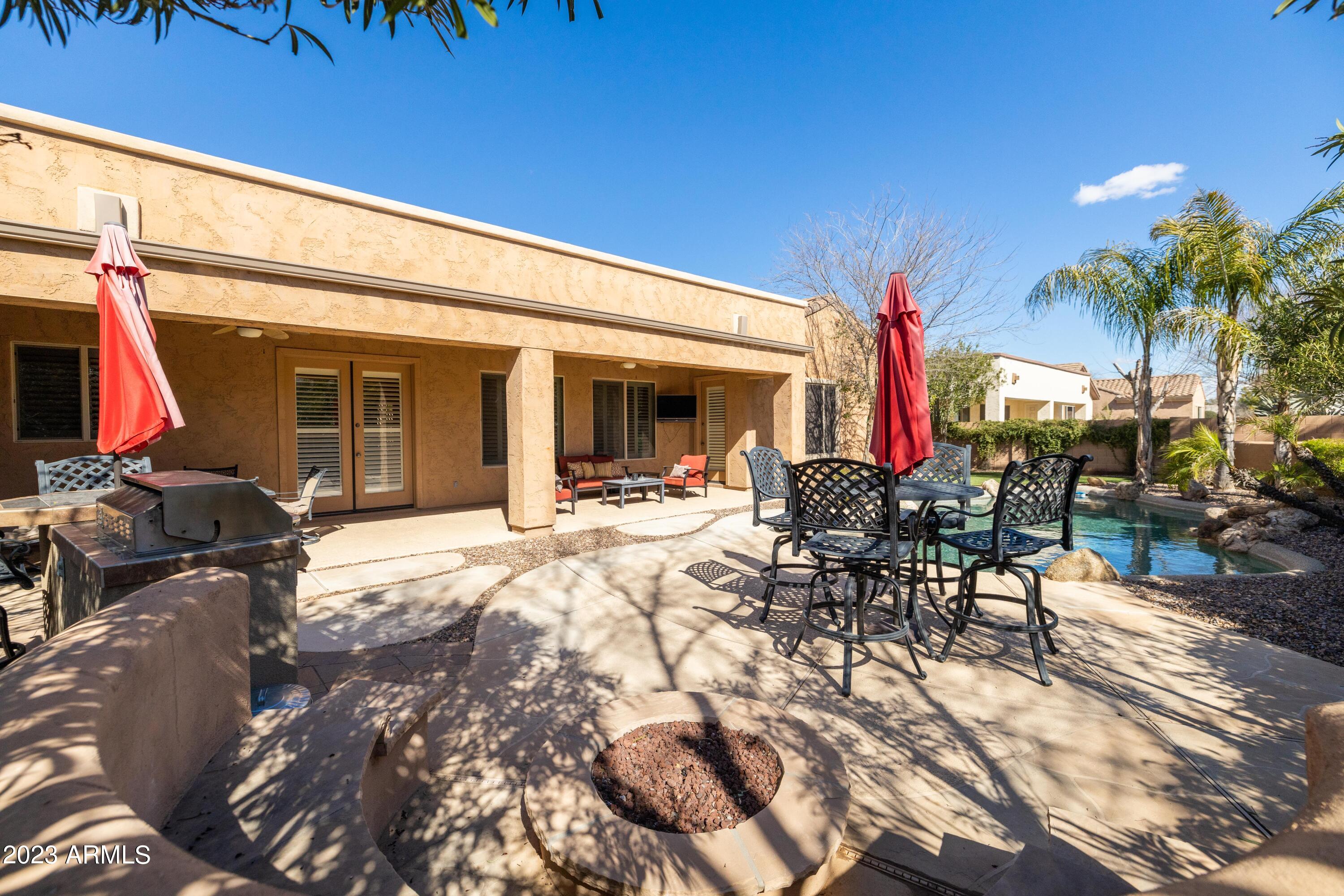2089 E LYNX Place
