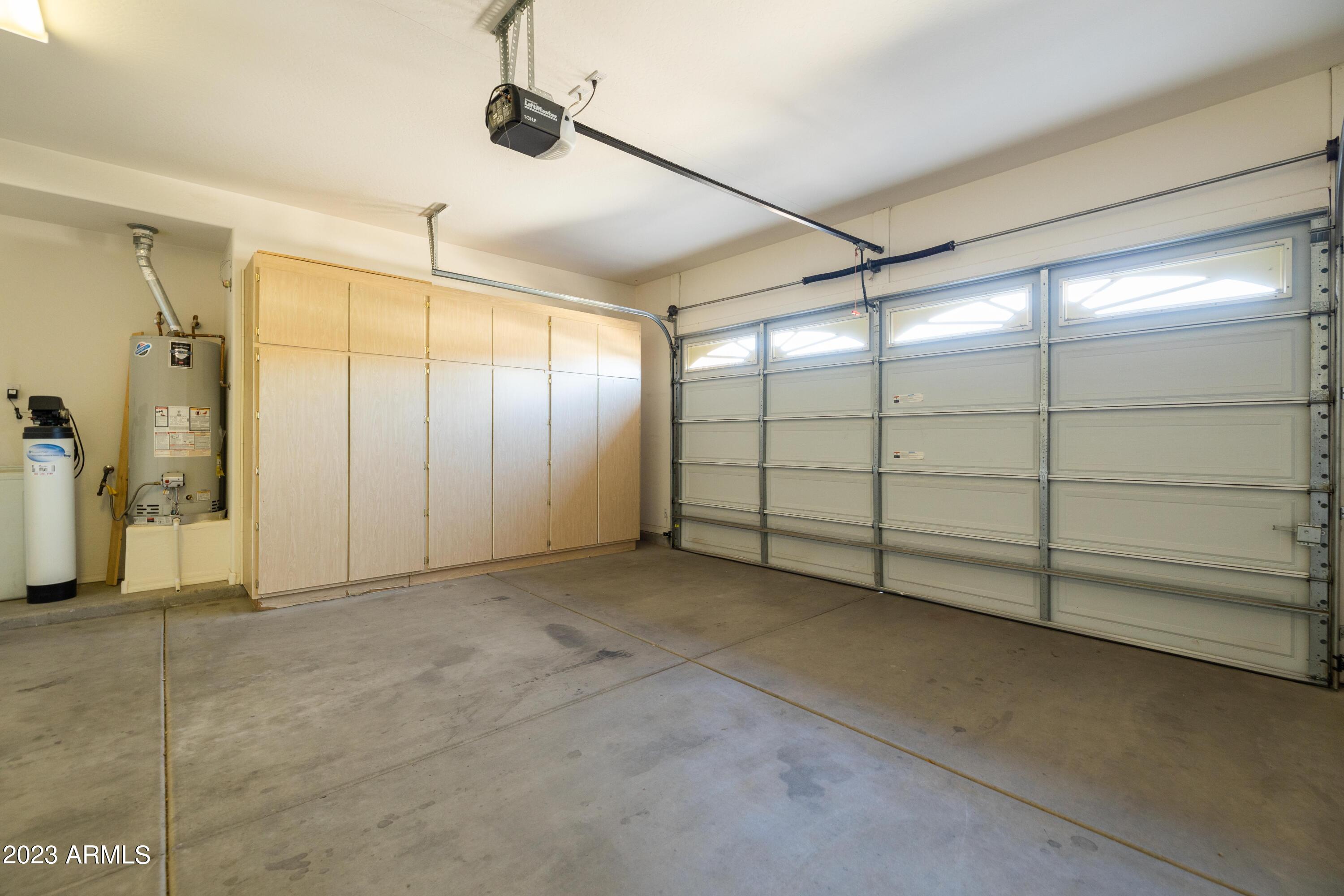 2089 E LYNX Place