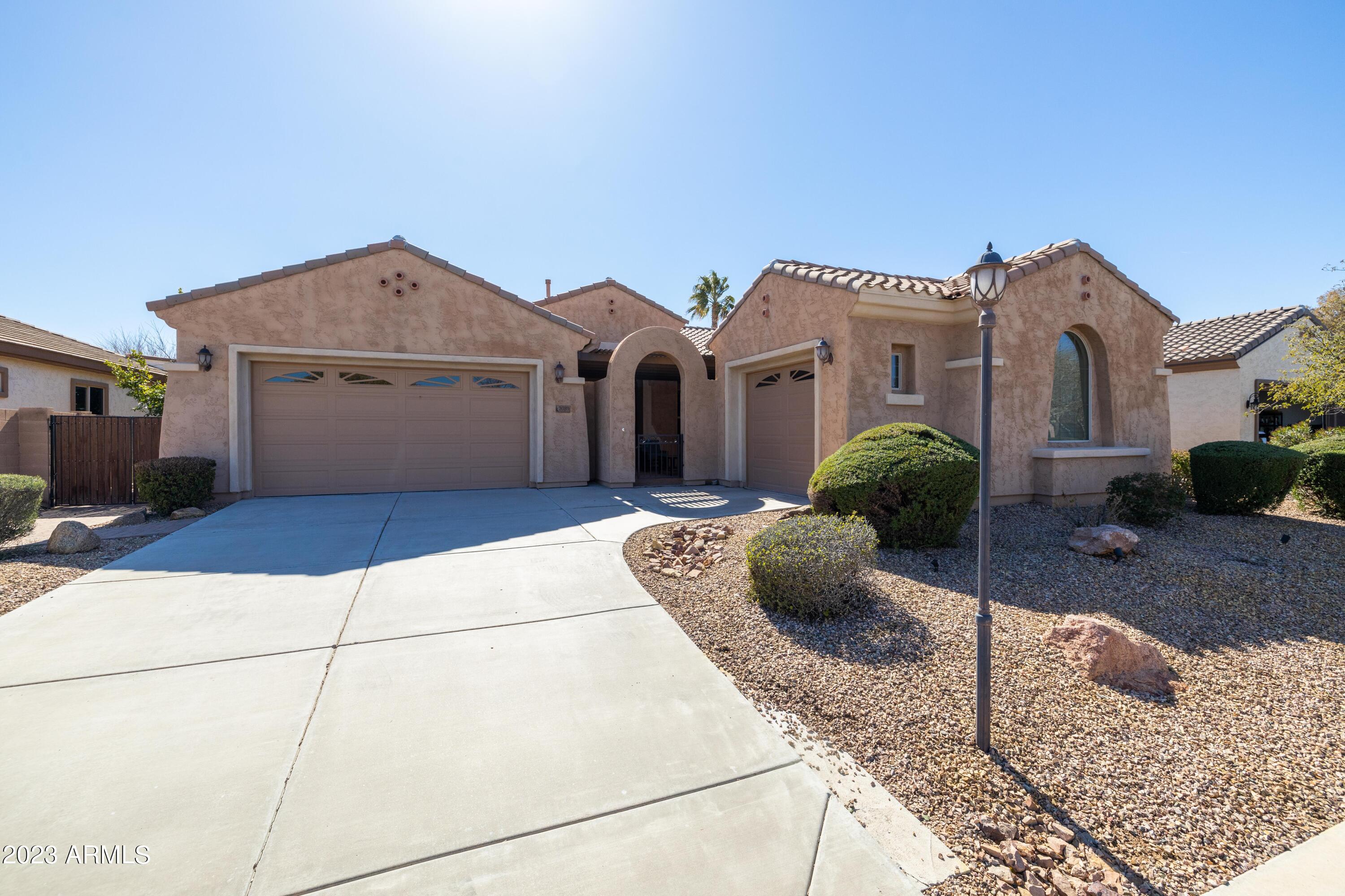 2089 E LYNX Place