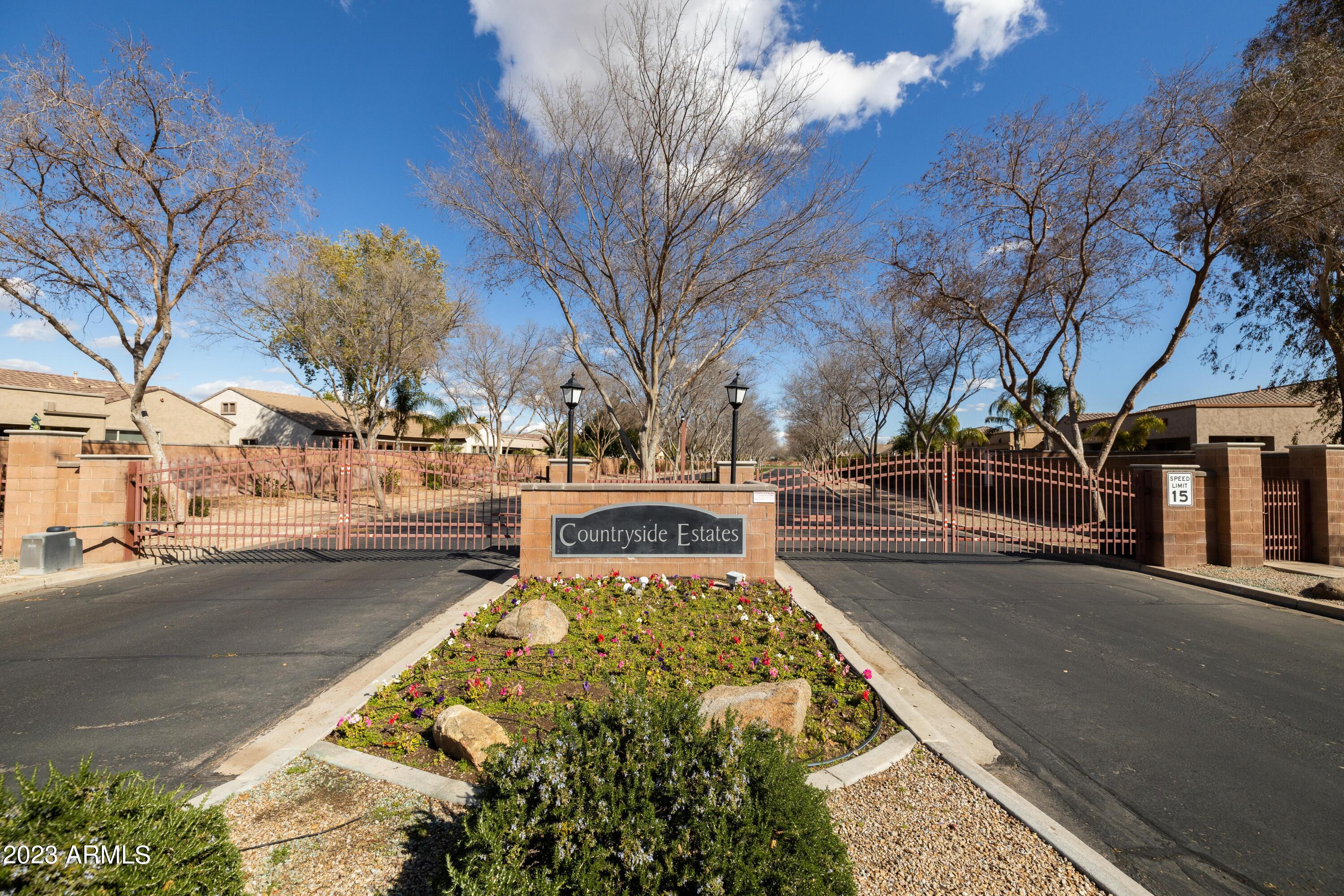 2089 E LYNX Place
