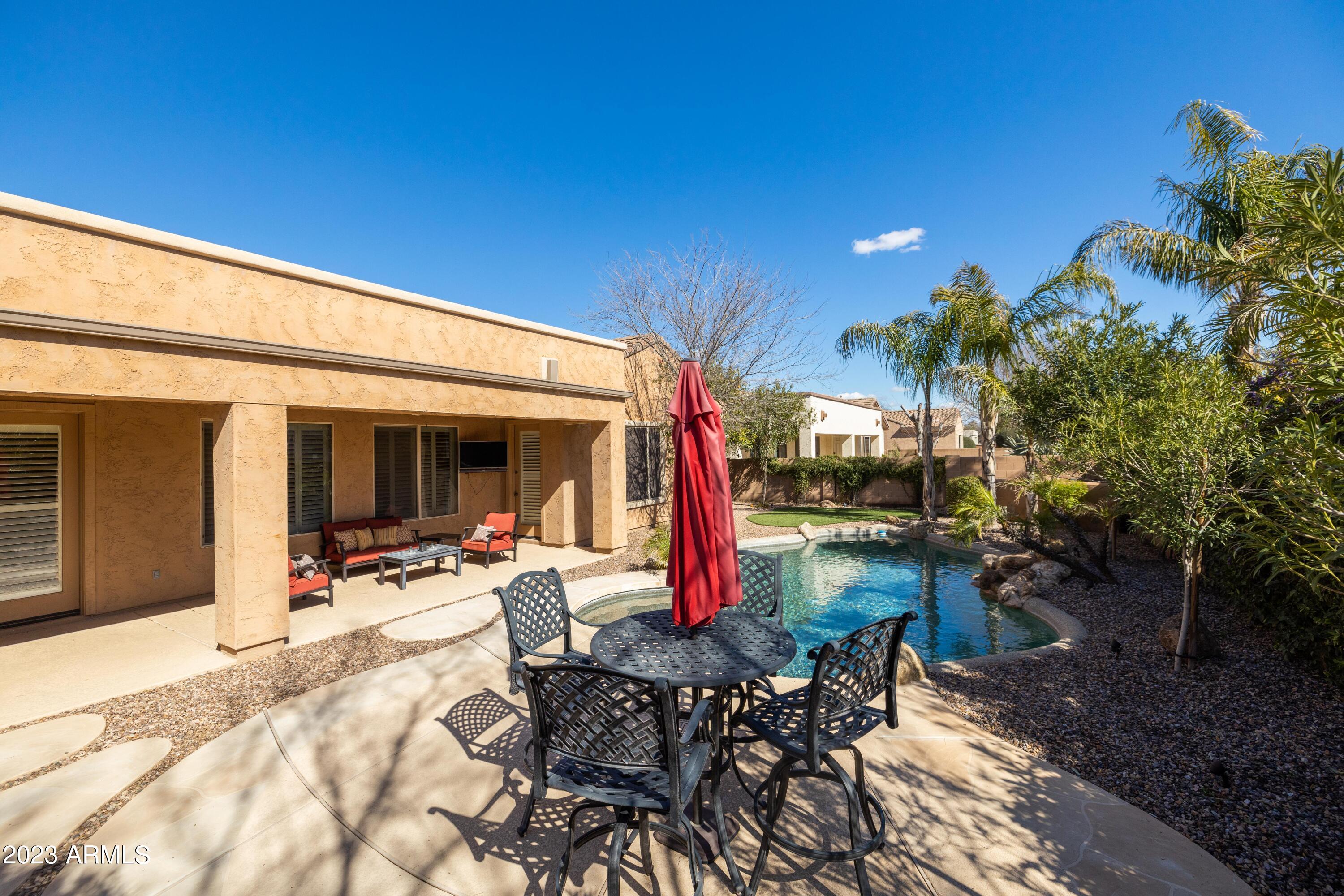 2089 E LYNX Place