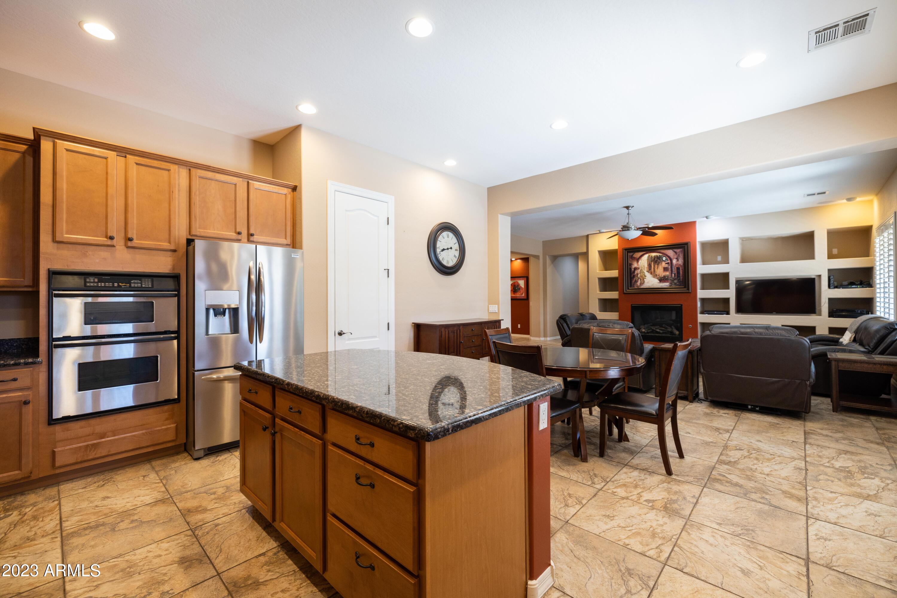 2089 E LYNX Place