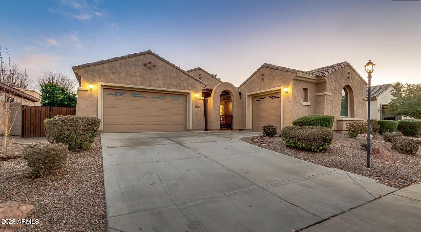 2089 E LYNX Place