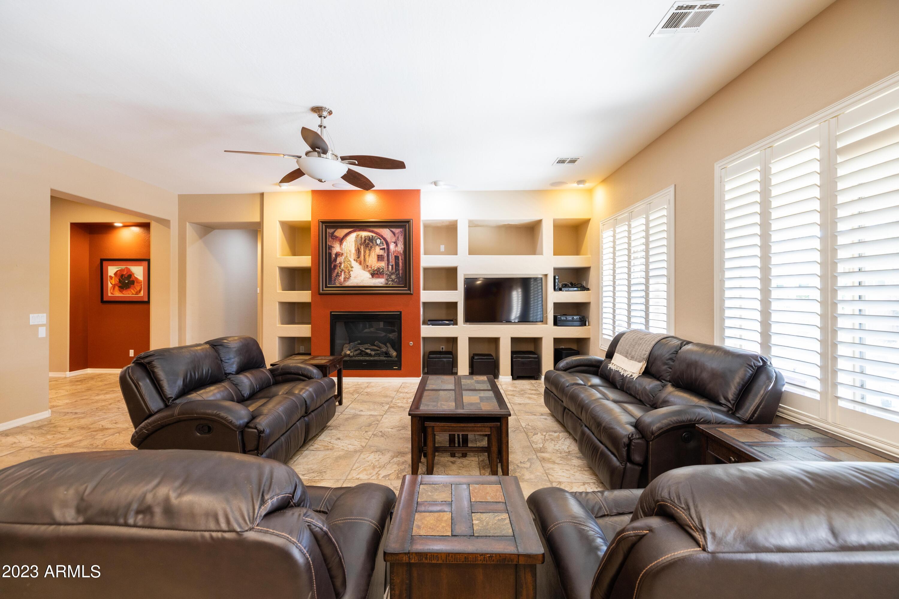 2089 E LYNX Place