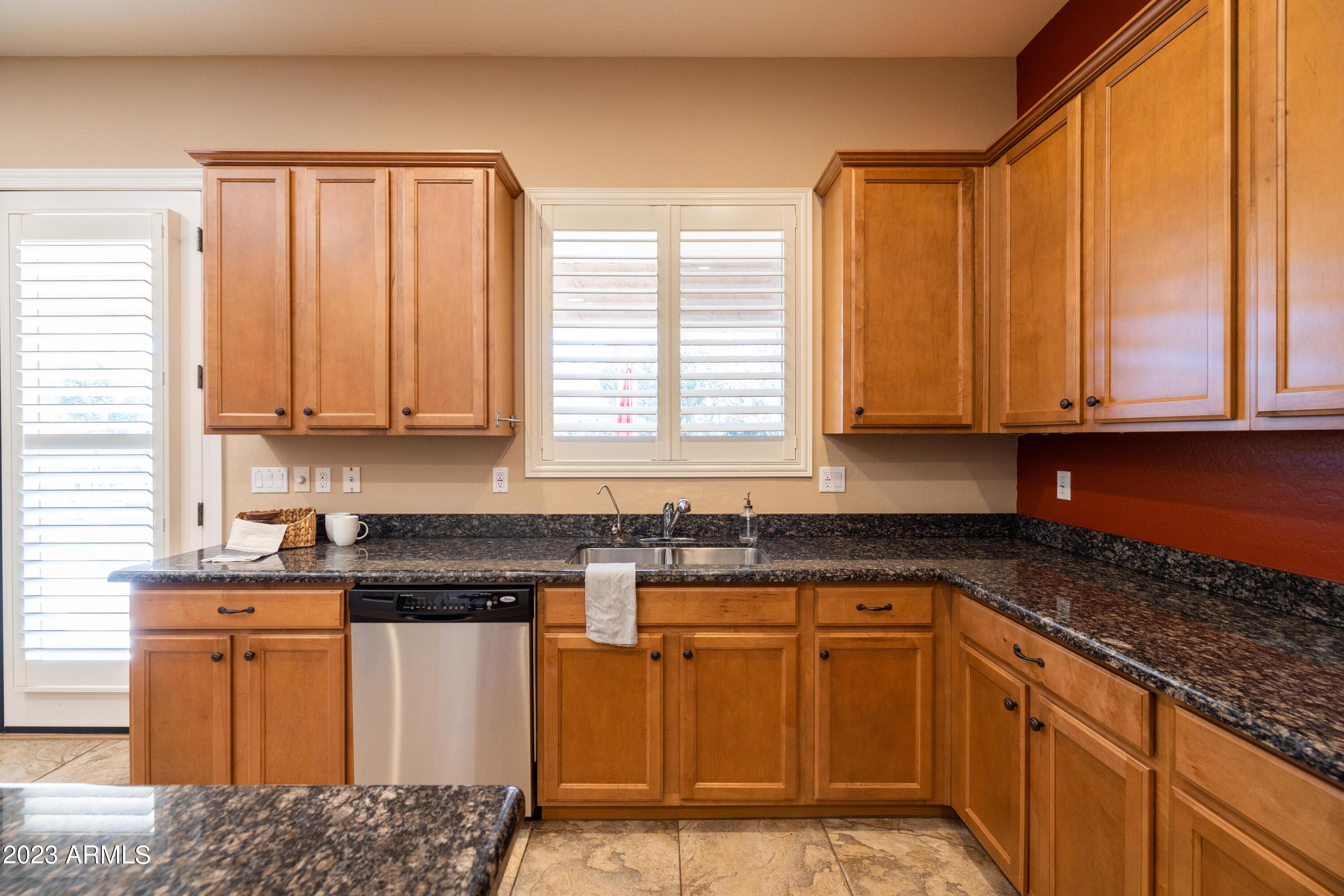2089 E LYNX Place