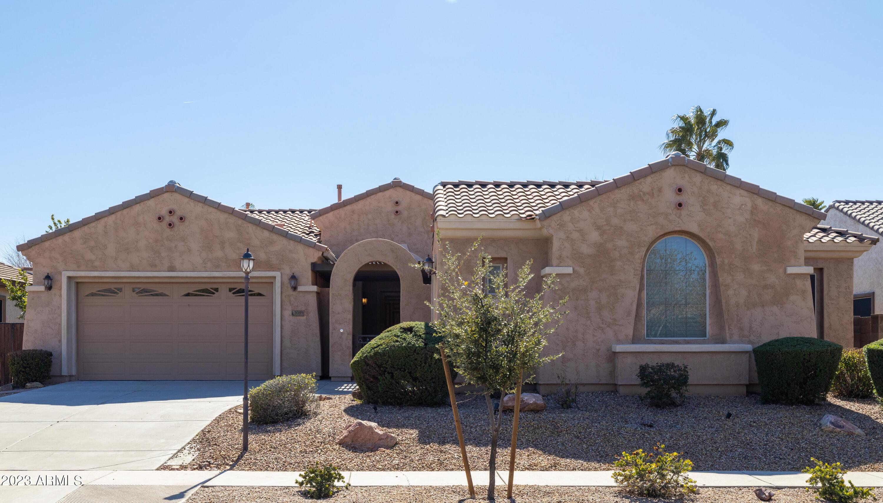 2089 E LYNX Place