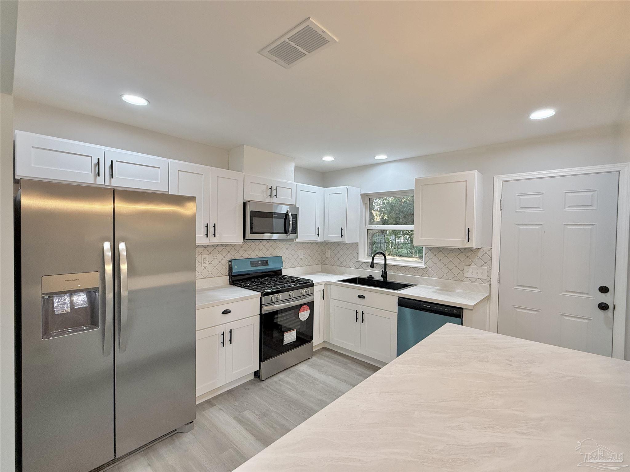 6352 Sunnyside Dr