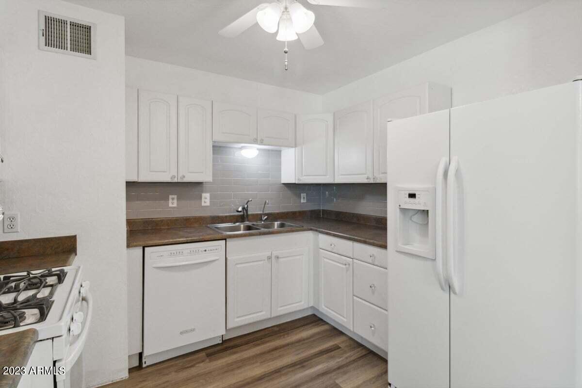 2246 E WELDON Avenue