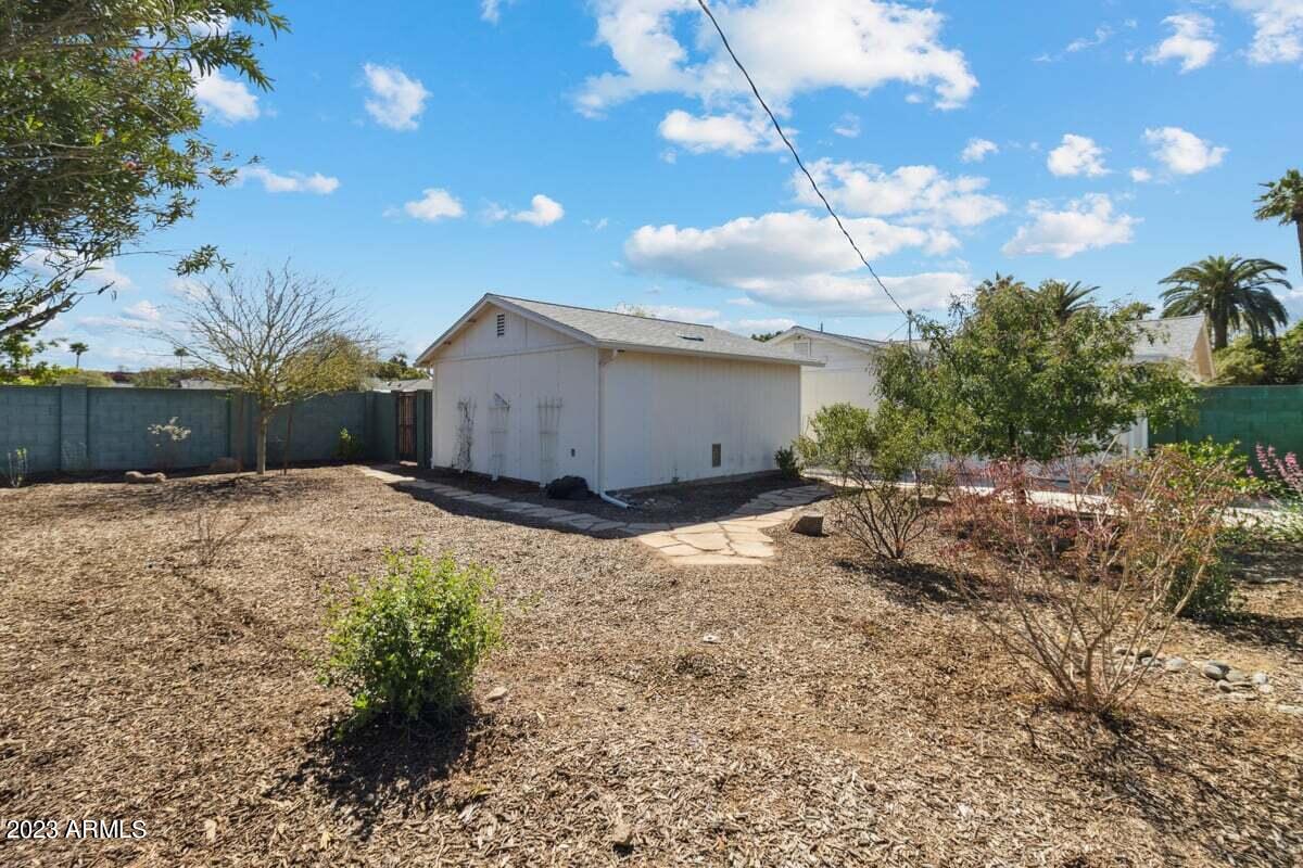 2246 E WELDON Avenue