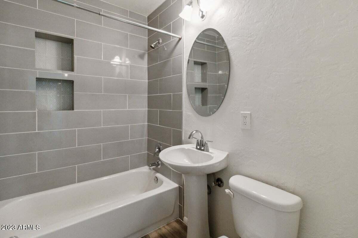 2246 E WELDON Avenue