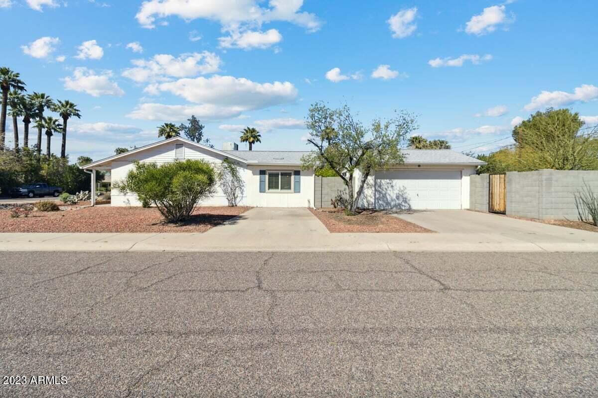 2246 E WELDON Avenue